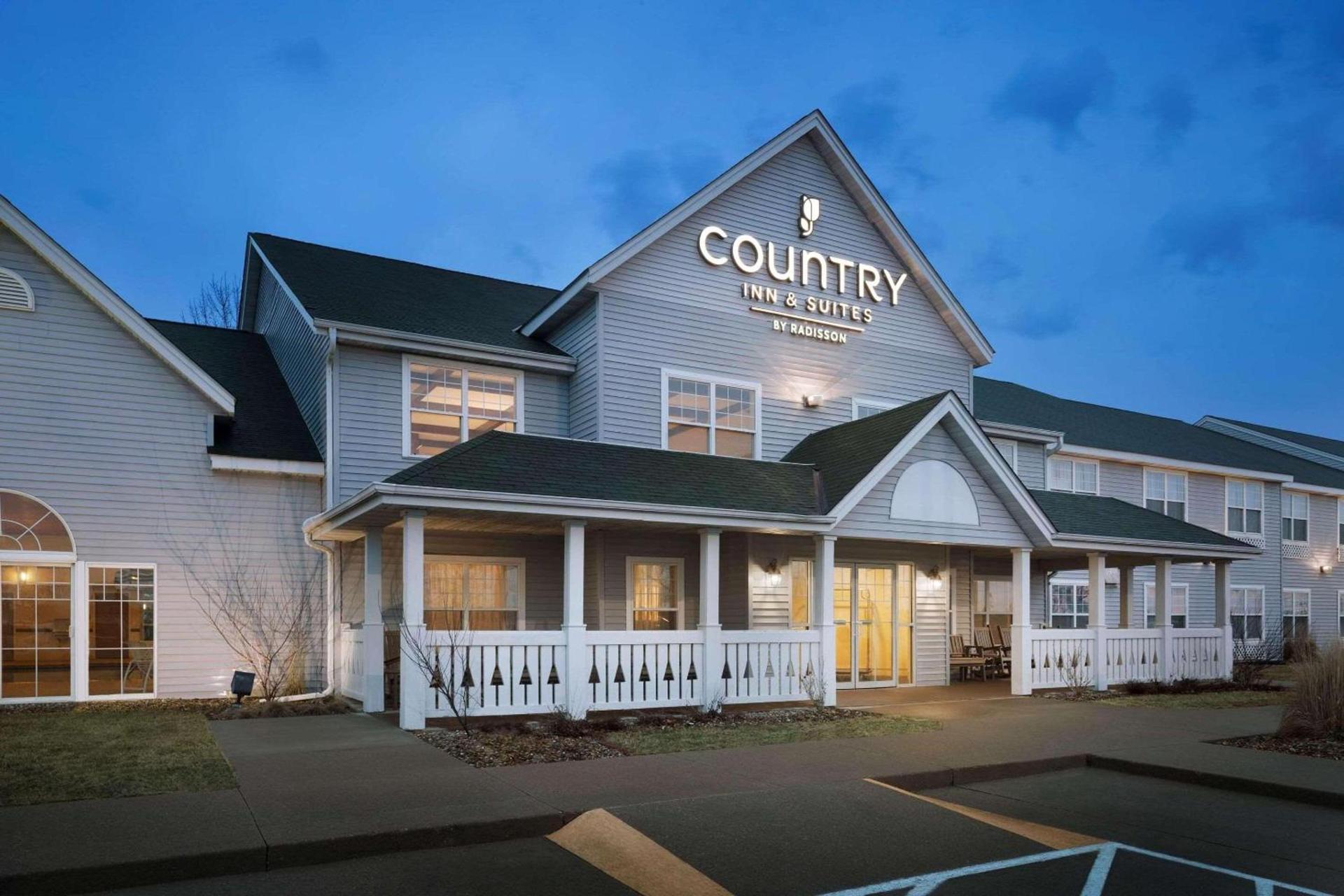 Country Inn & Suites by Radisson, Grinnell, IA — hotel in Grinnell