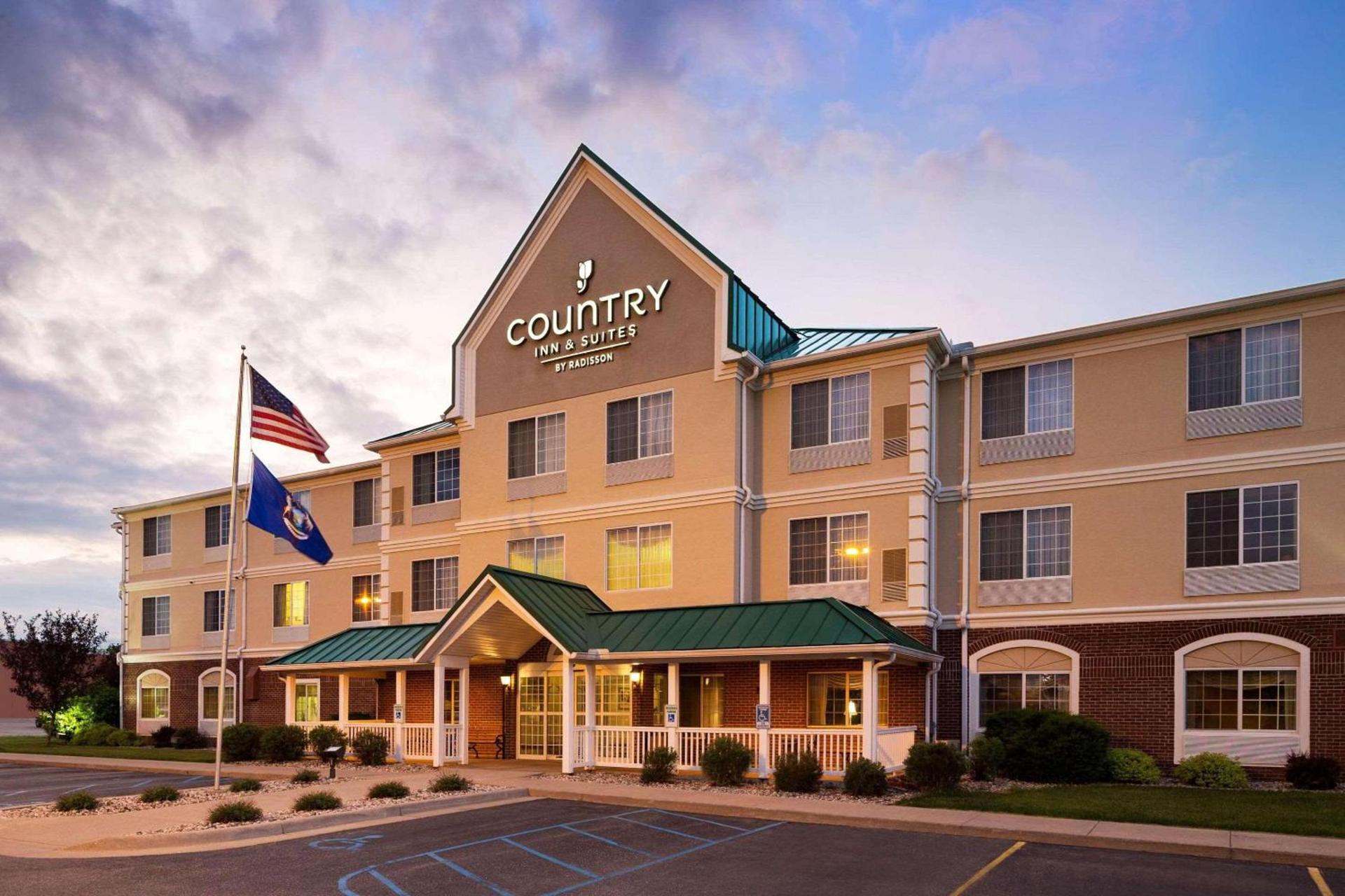 Country Inn & Suites by Radisson, Big Rapids, MI — hotel in Big Rapids