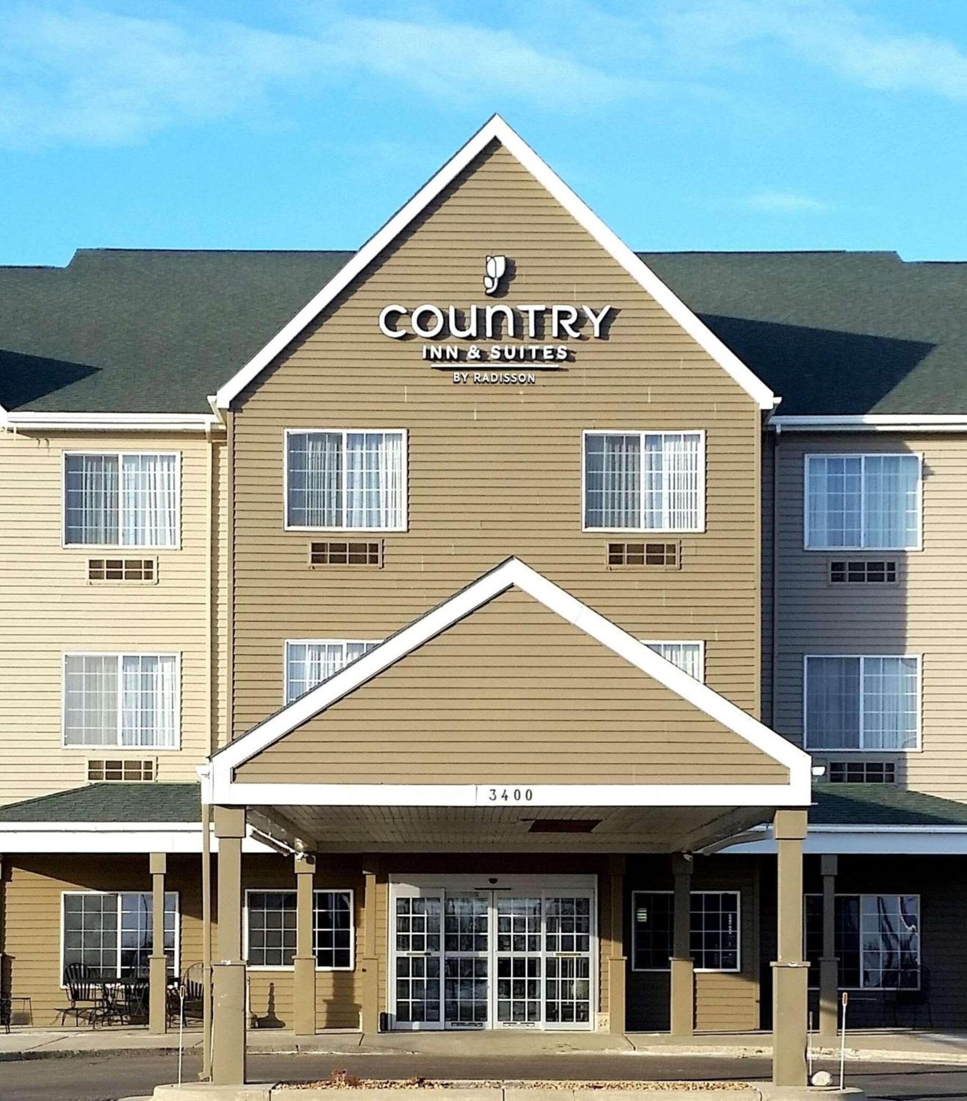 Country Inn & Suites by Radisson, Watertown, SD — hotel in Watertown