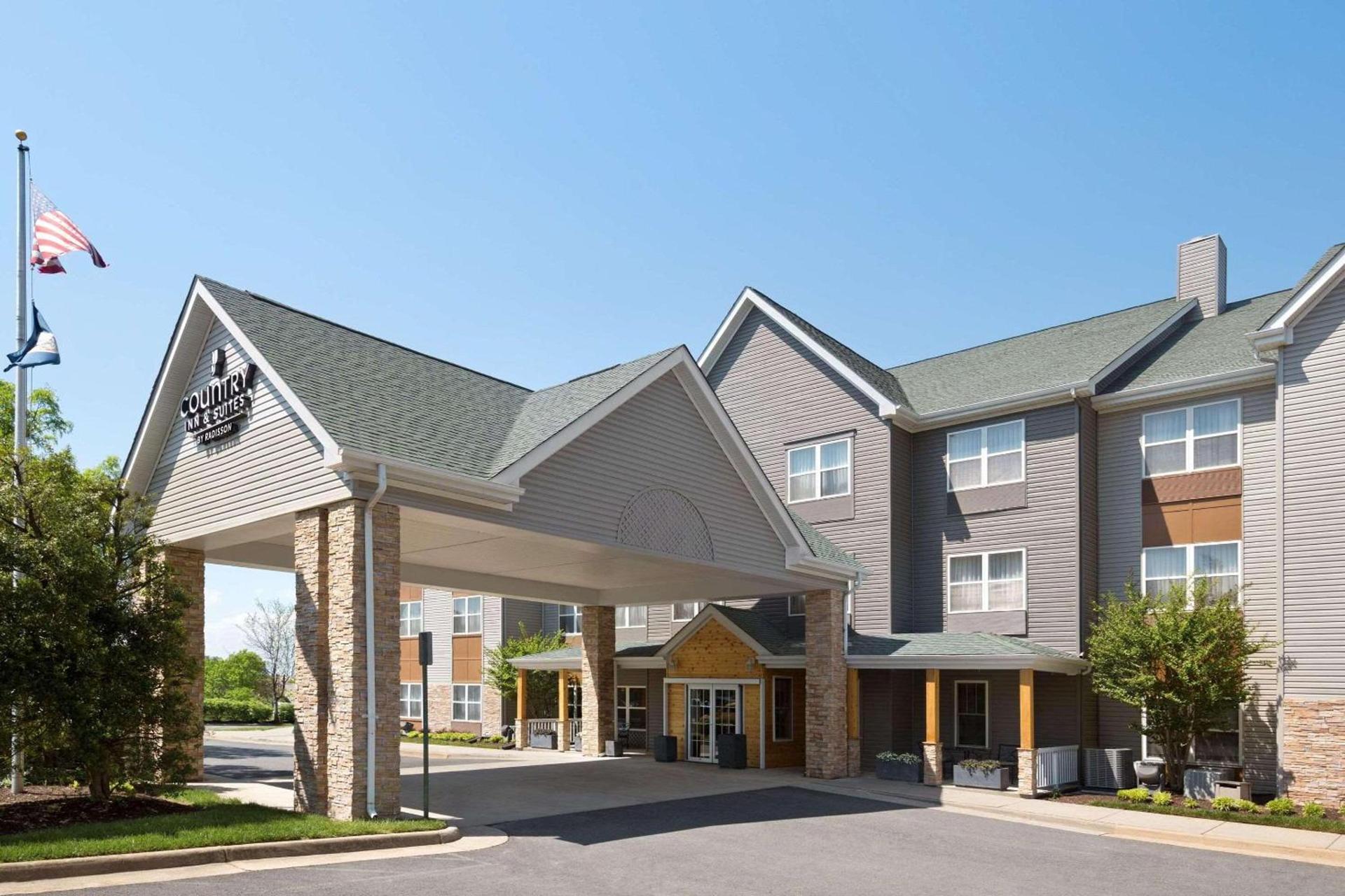 Country Inn & Suites by Radisson, Washington Dulles International Airport, VA — hotel in Sterling