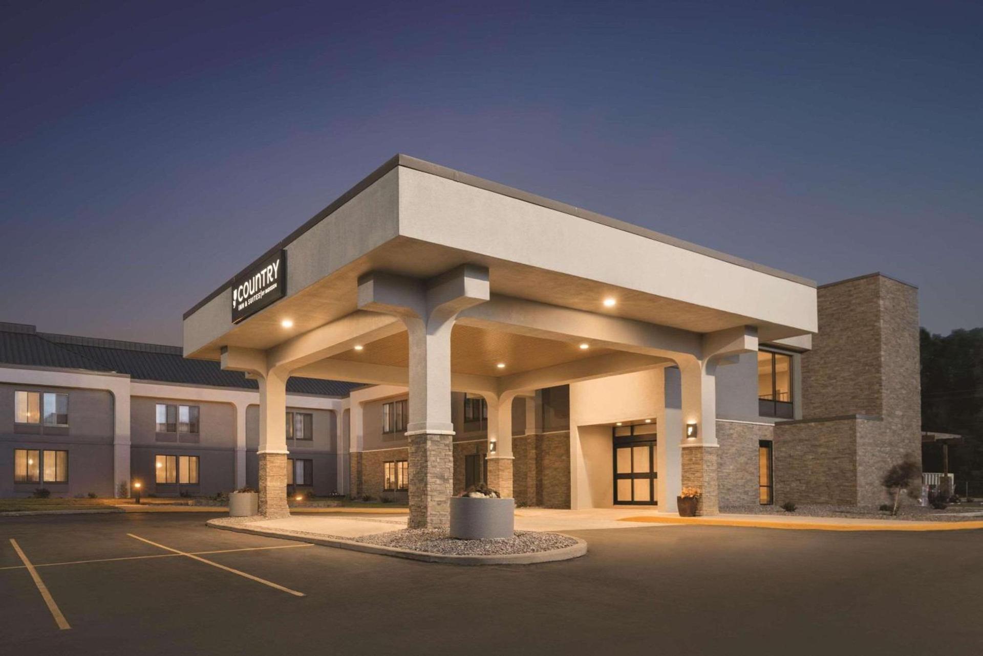 Country Inn & Suites by Radisson, La Crosse, WI — hotel in La Crosse