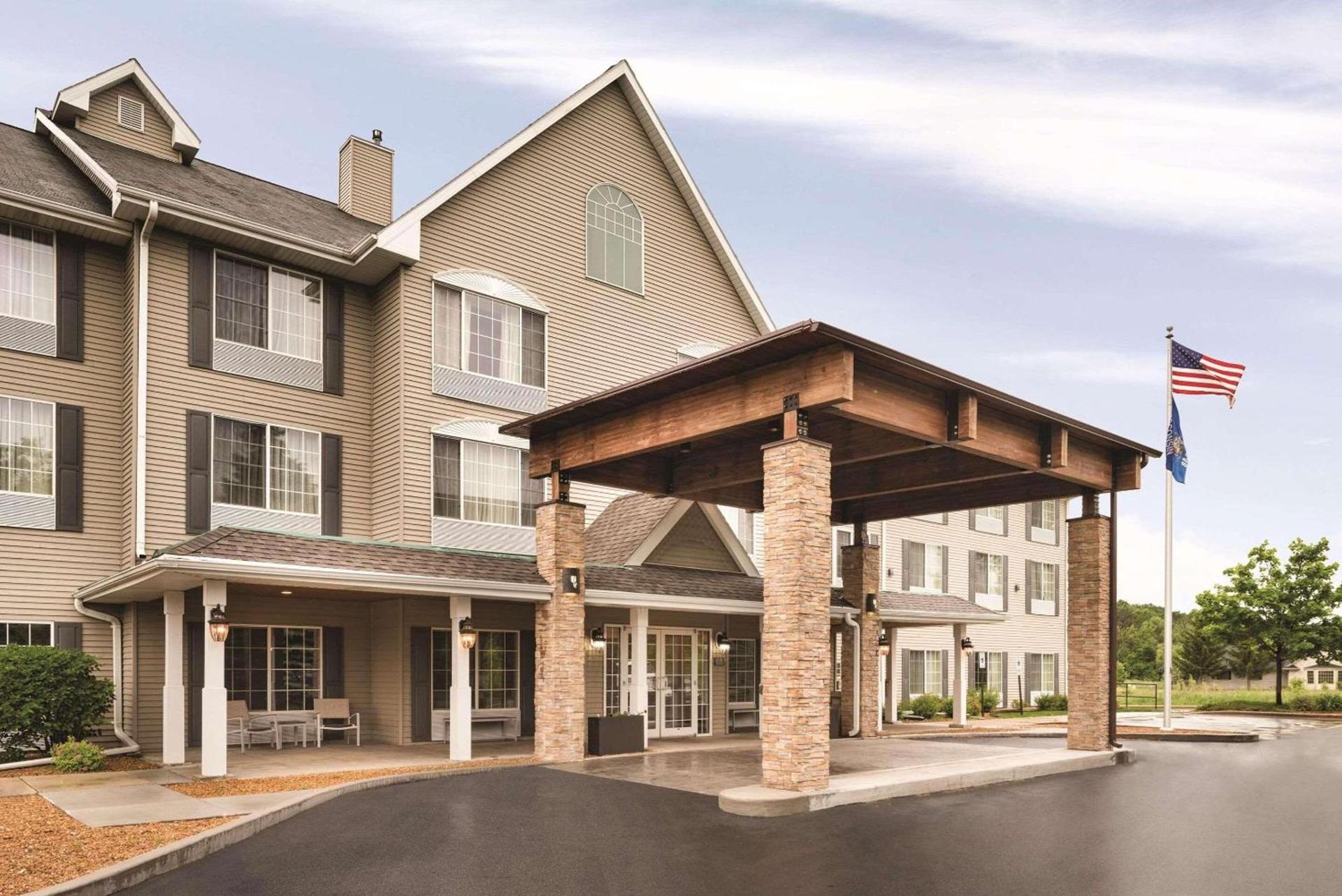 Country Inn & Suites by Radisson, West Bend, WI — hotel in West Bend