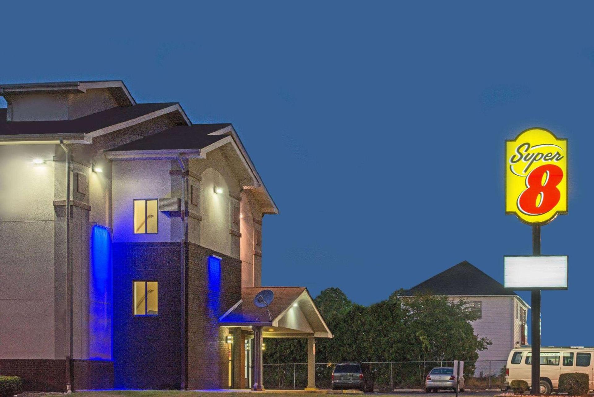 Super 8 by Wyndham New Castle — hotel in New Castle