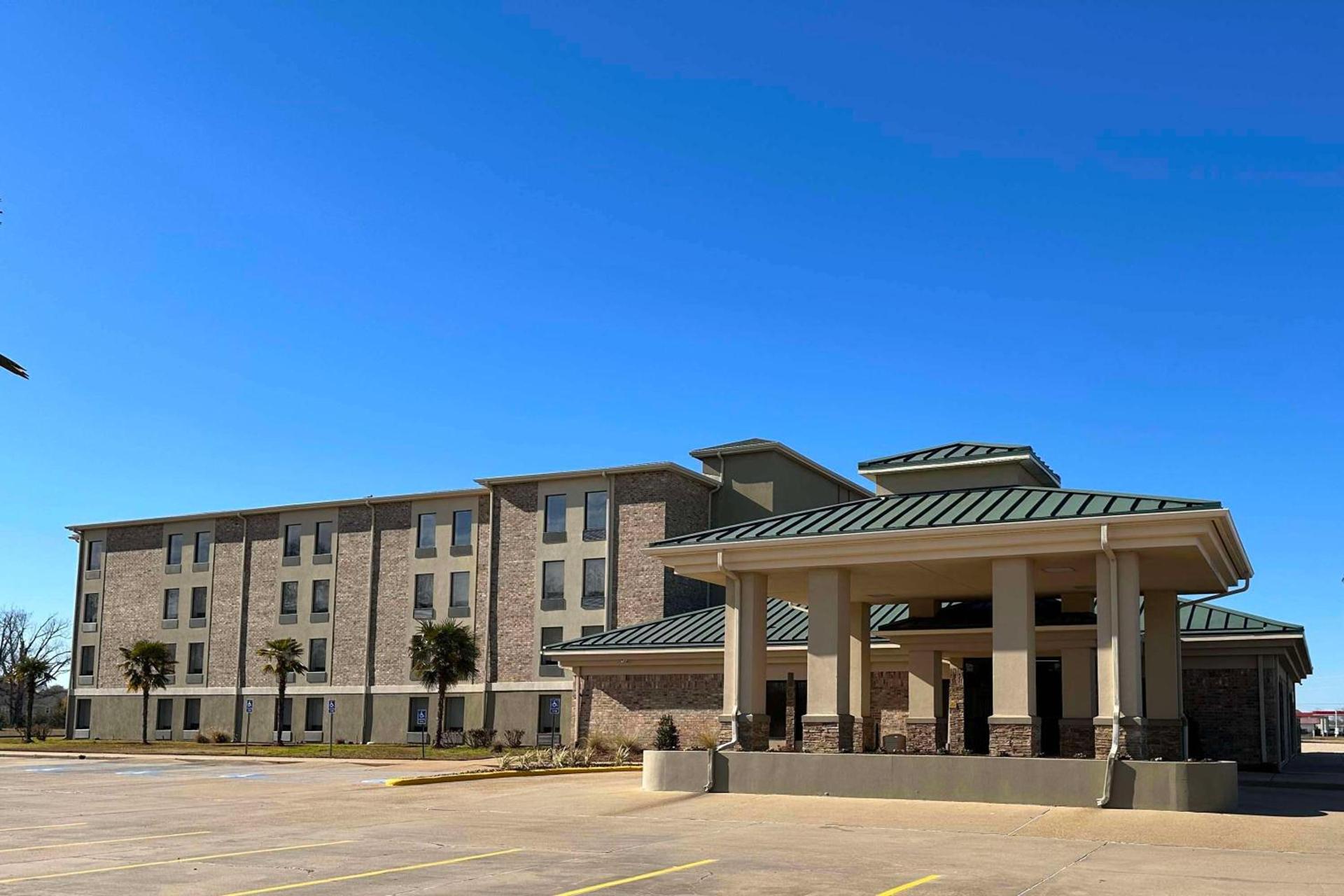 Super 8 by Wyndham Alexandria LA — hotel in Alexandria