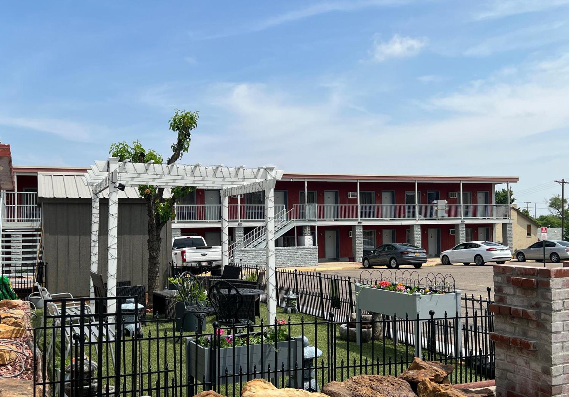 Midtown Inn & Suites — hotel in La Junta