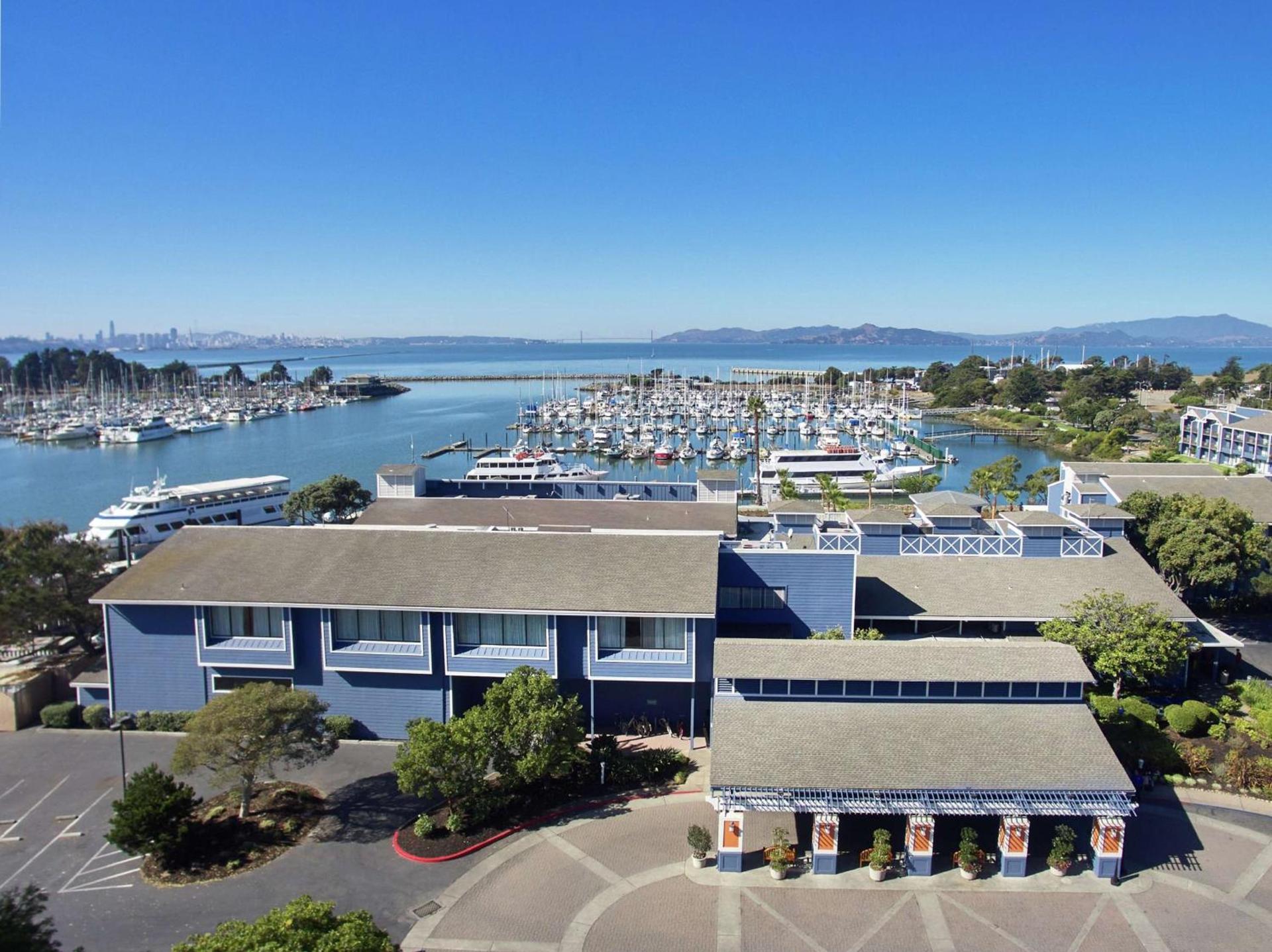 DoubleTree by Hilton Hotel Berkeley Marina — hotel in Berkeley