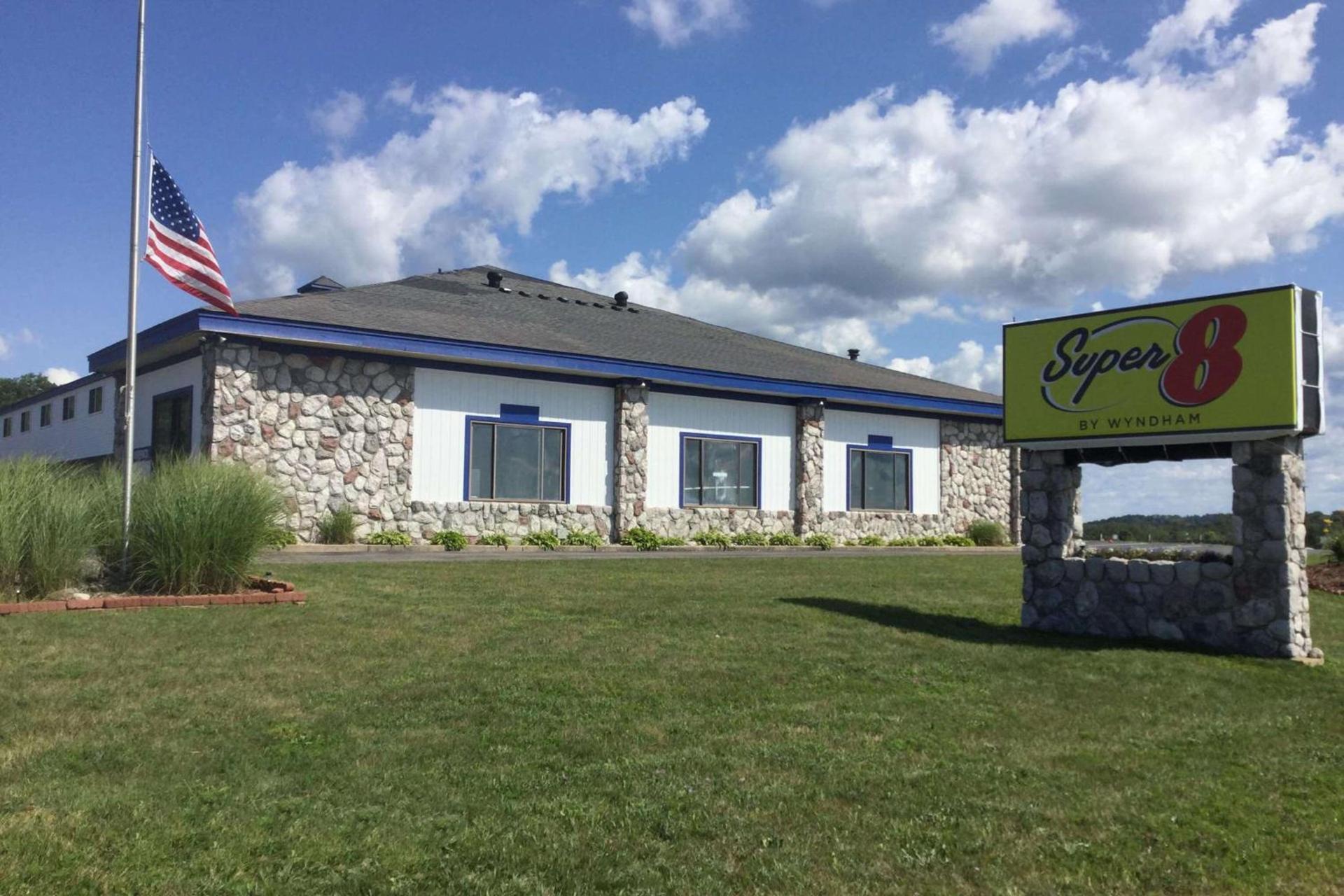 Super 8 by Wyndham Petoskey — hotel in Petoskey