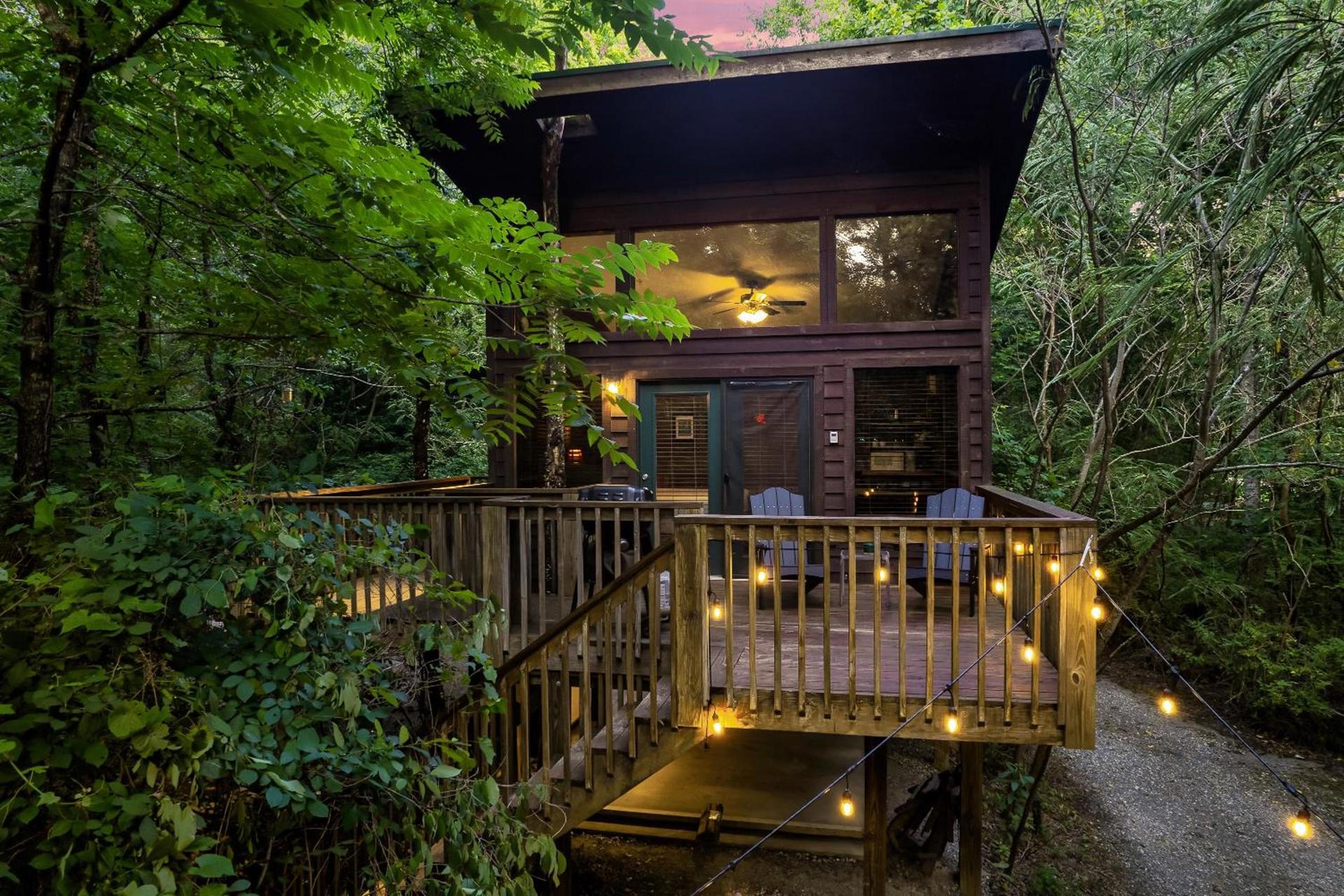 Rivers Edge Treehouses — hotel in Robbinsville