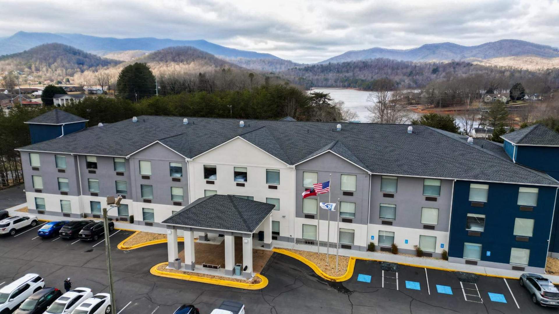 Holiday Inn Express & Suites Hiawassee by IHG