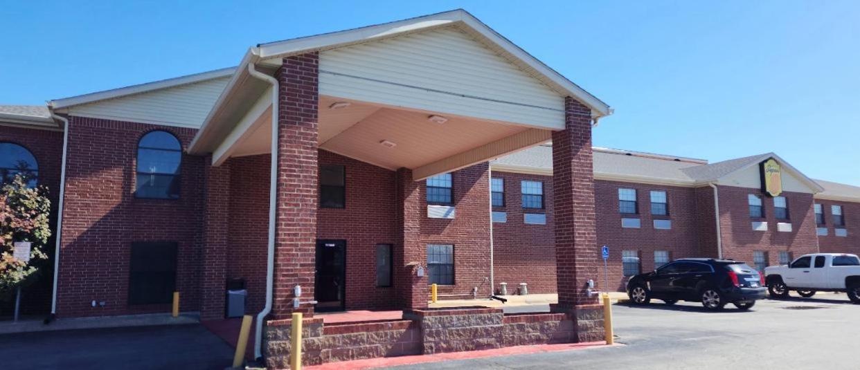 Super 8 by Wyndham White Hall — hotel in White Hall