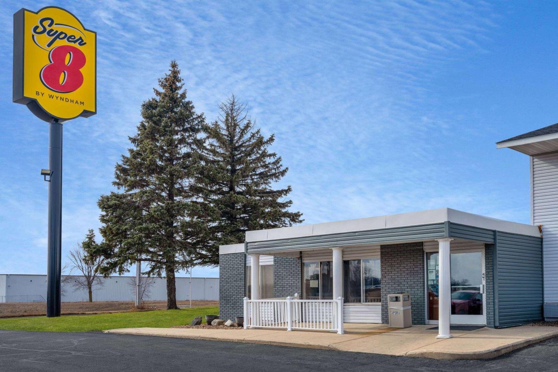 Super 8 by Wyndham Owatonna — hotel in Owatonna