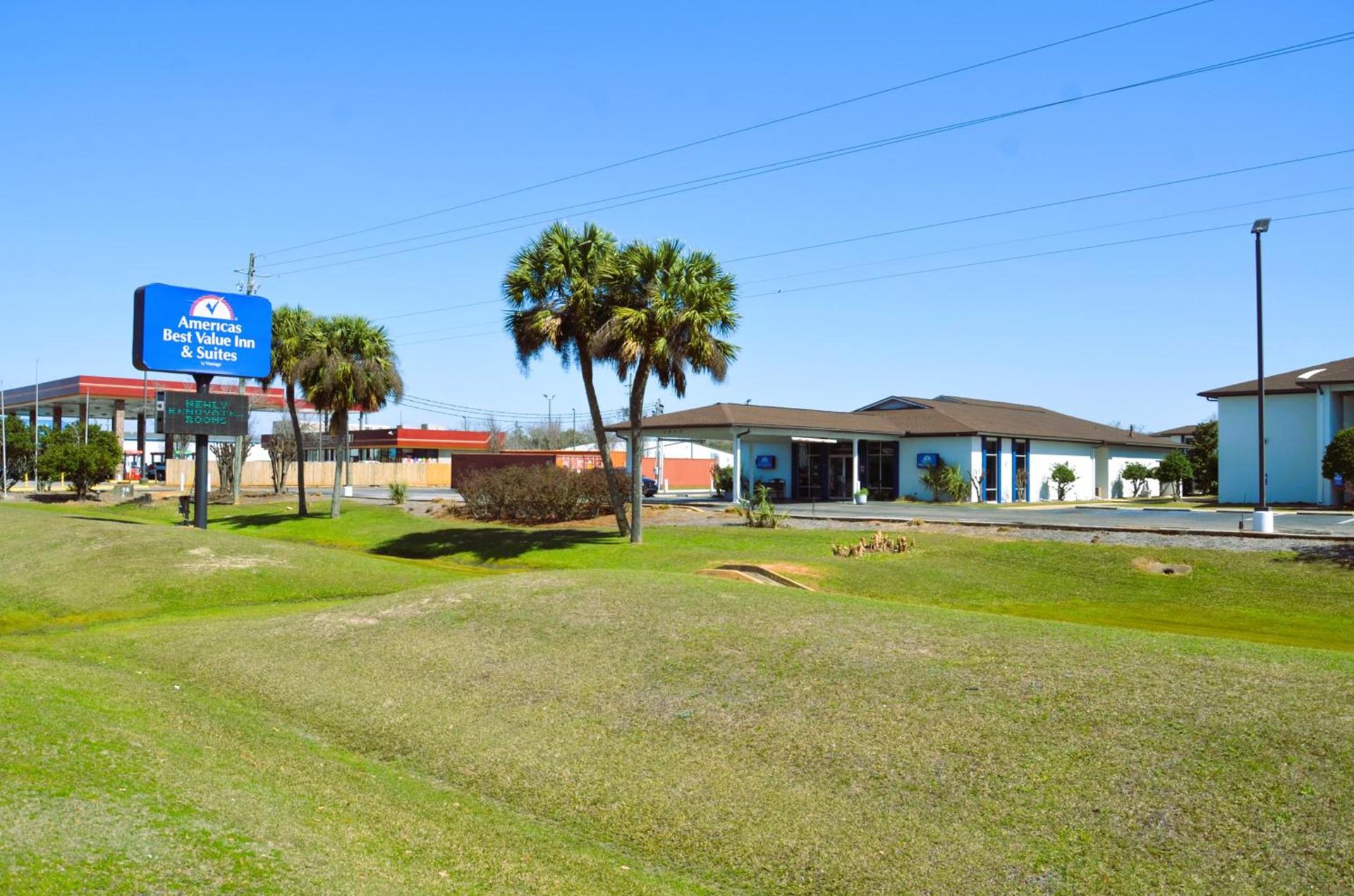 Americas Best Value Inn & Suites-Foley - Fully Renovated — hotel in Foley