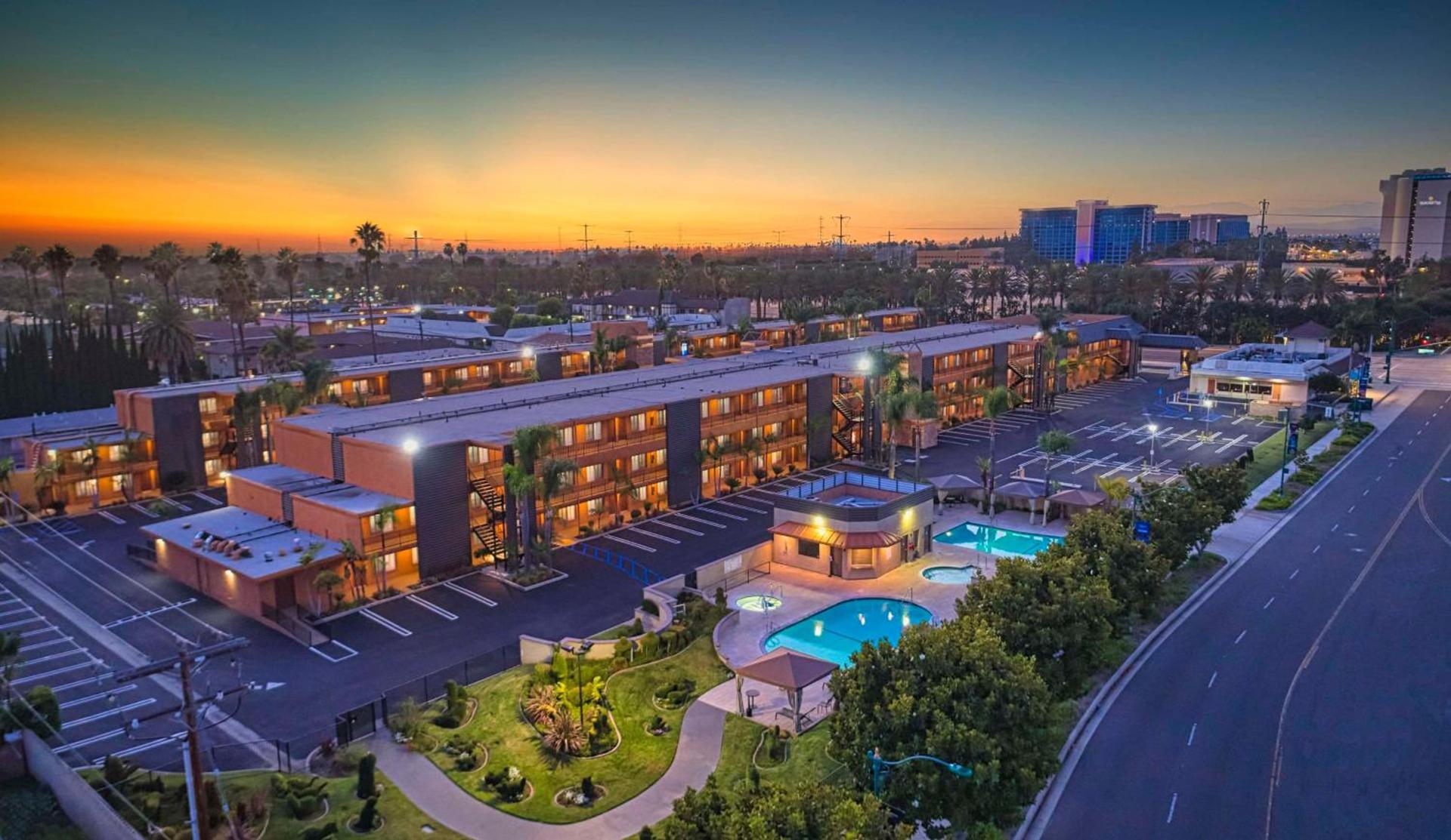 Best Western Plus Stovall's Inn — hotel in Anaheim