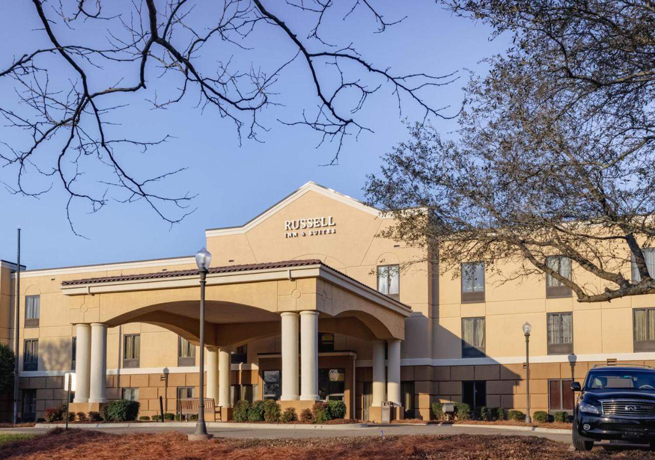 Russell Inn and Suites