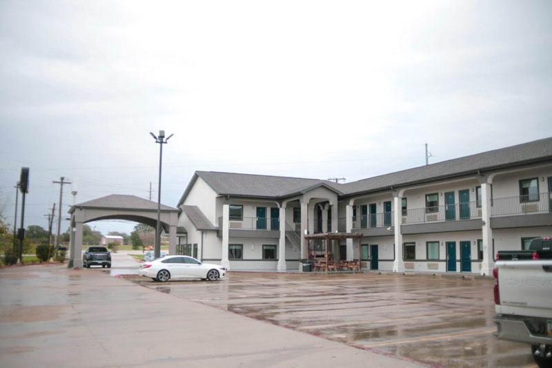 Days Inn & Suites by Wyndham Gonzales TX — hotel in Gonzales