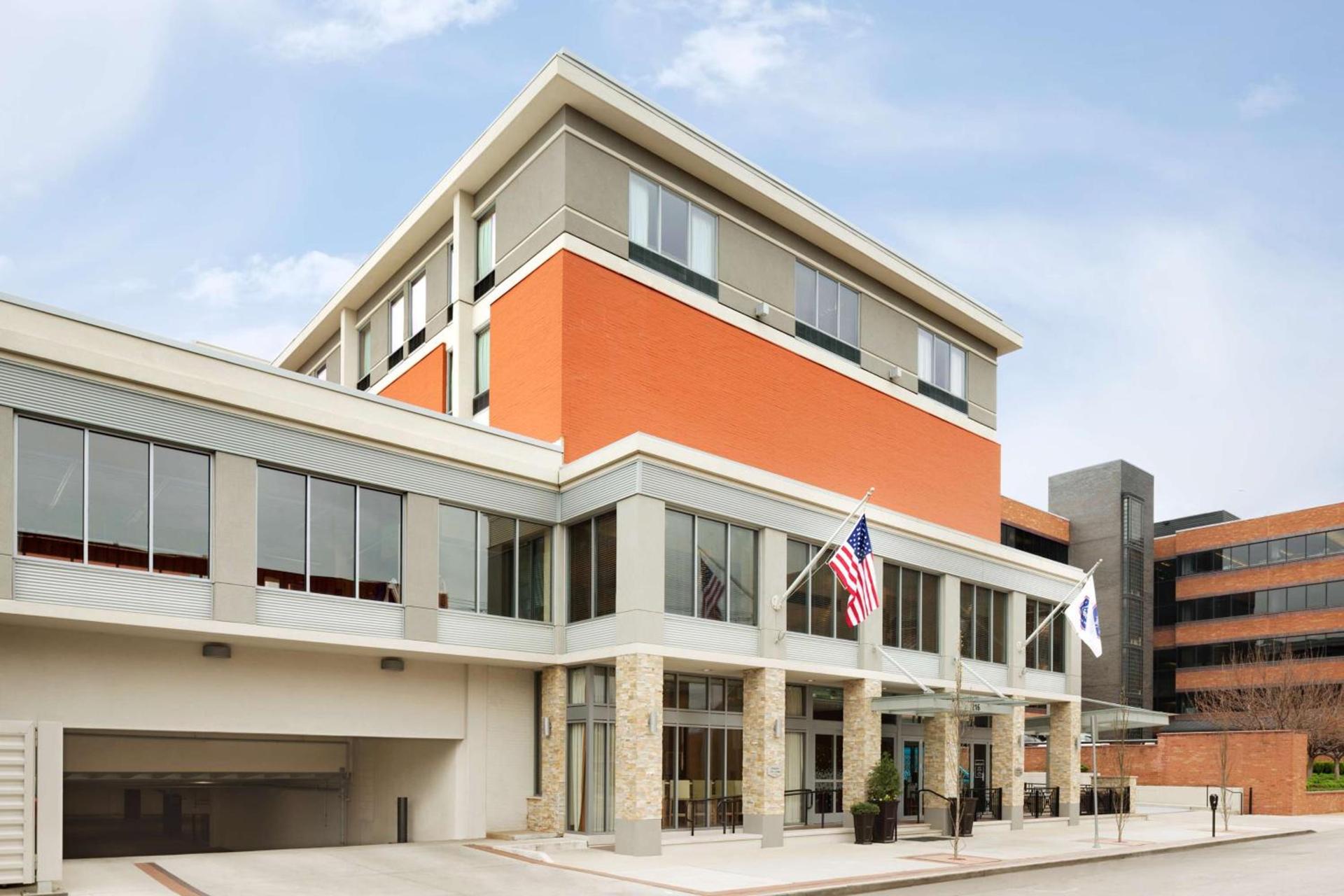 Hampton Inn and Suites Clayton/St. Louis-Galleria Area — hotel in Clayton
