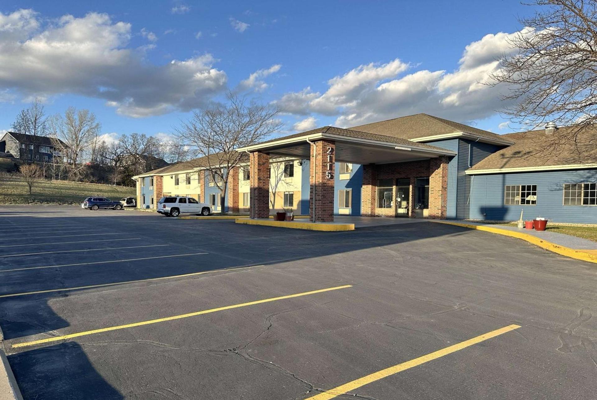 AmericInn by Wyndham Reedsburg — hotel in Reedsburg