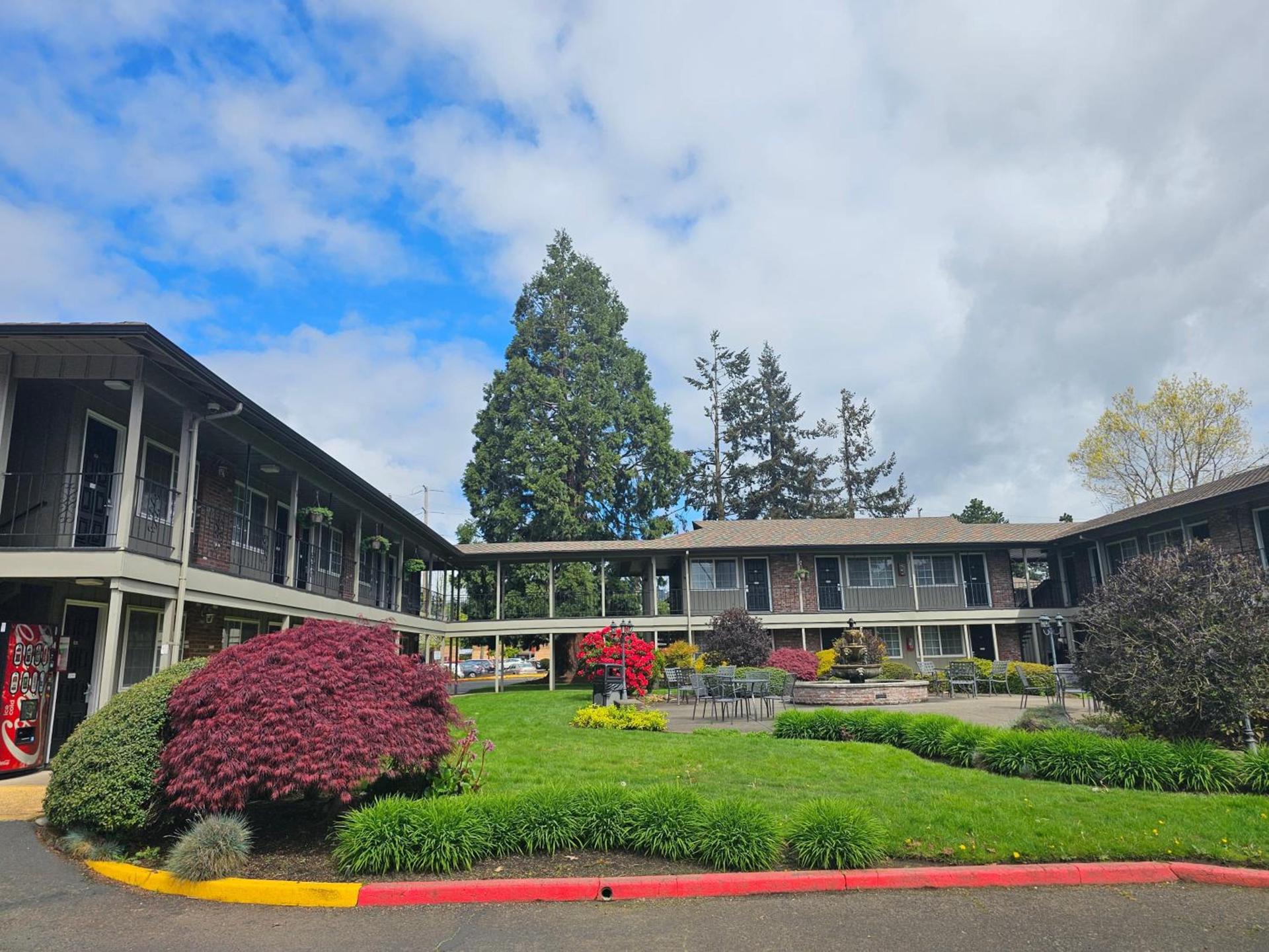Village Inn — hotel in Springfield