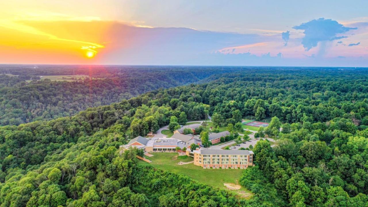 Clifty Inn — hotel in Madison