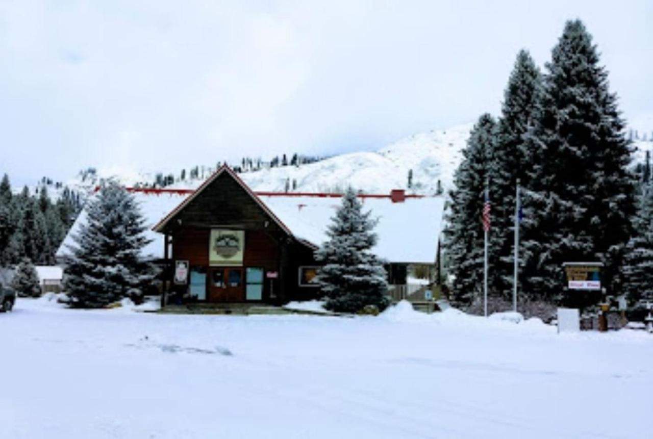 Cabin 3 at Southfork Lodge- Sleeps 2