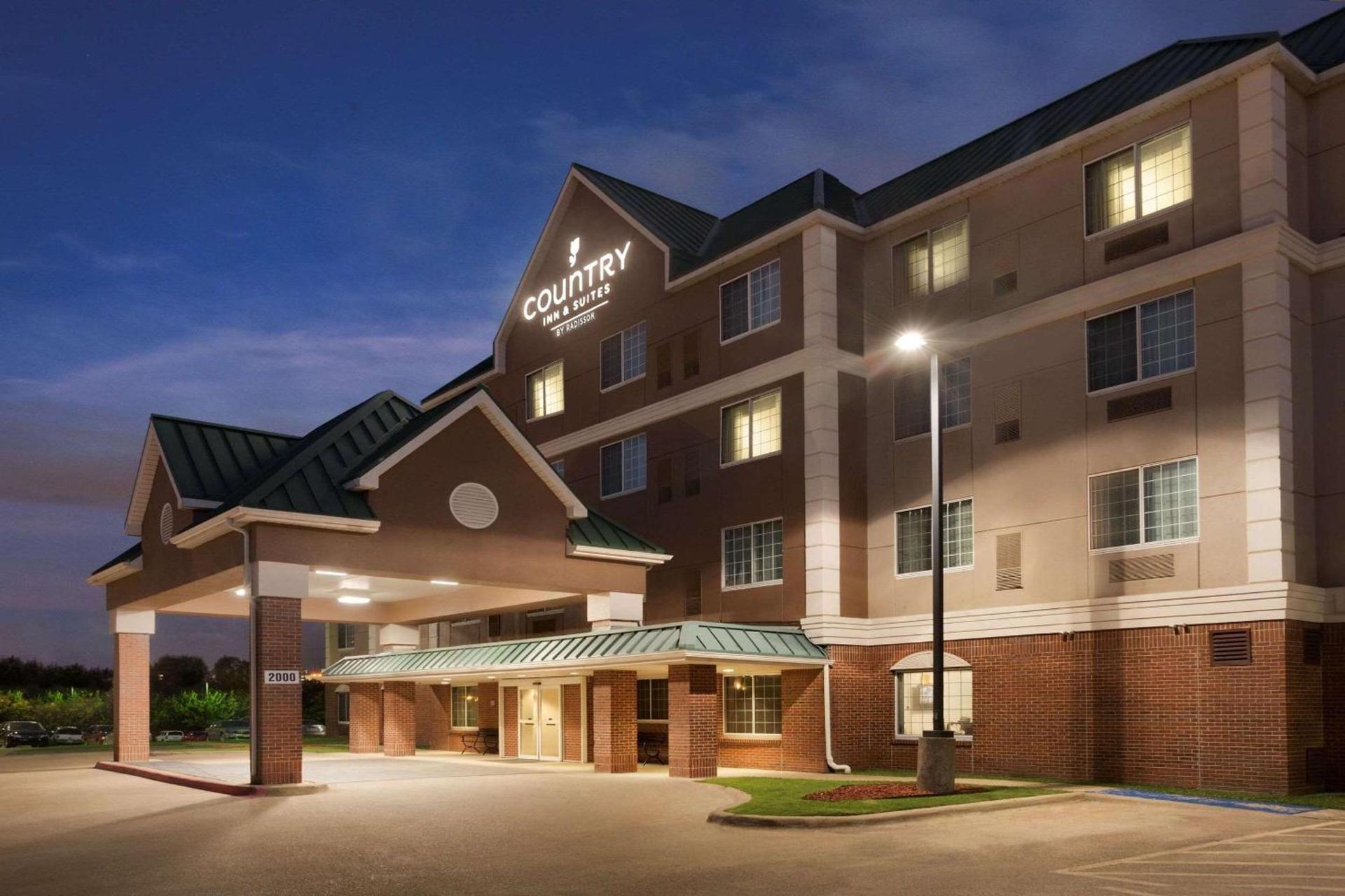 Country Inn & Suites by Radisson, DFW Airport South, TX — hotel in Irving
