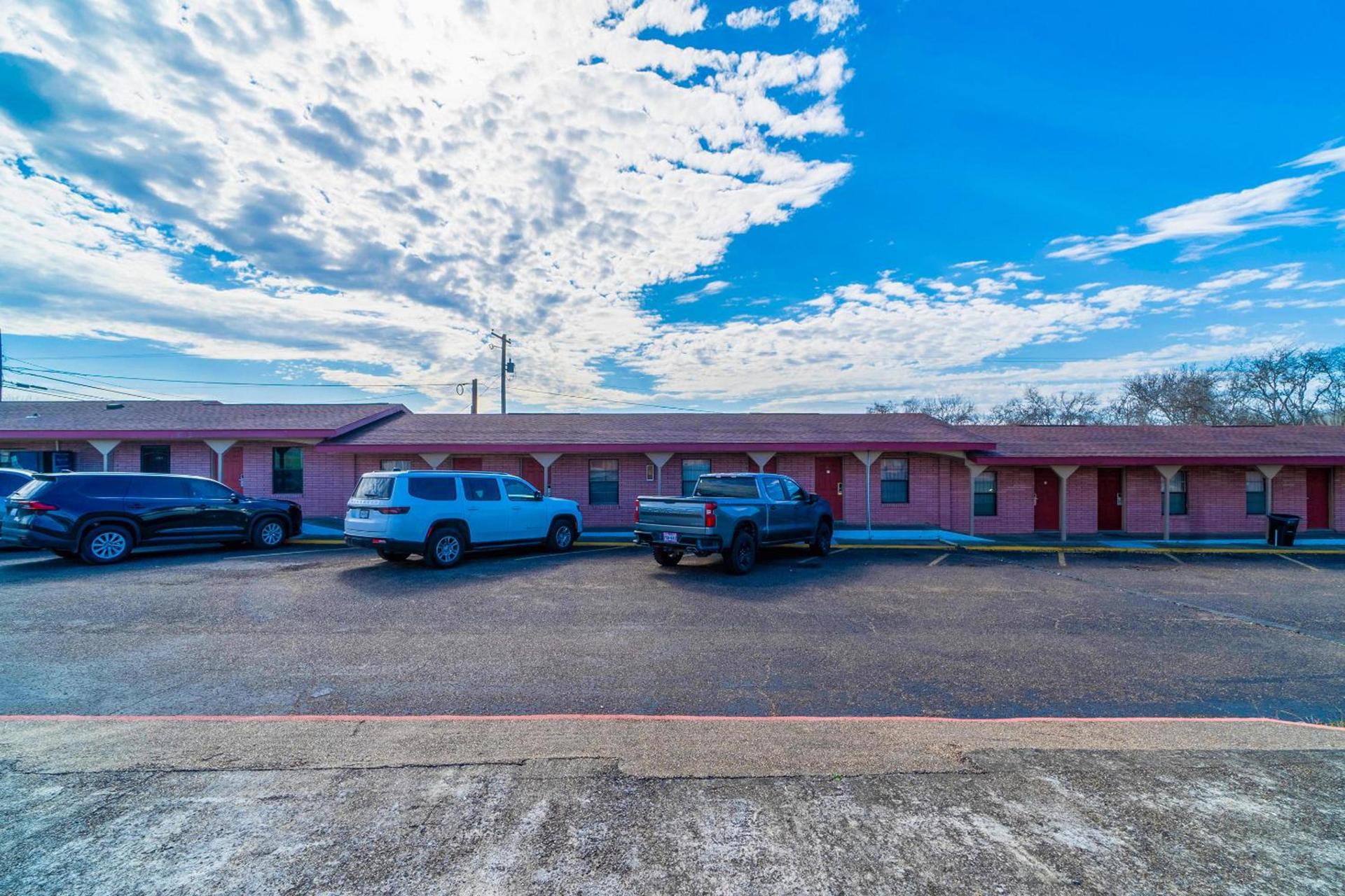OYO Hotel Beeville -US 181 — hotel in Beeville