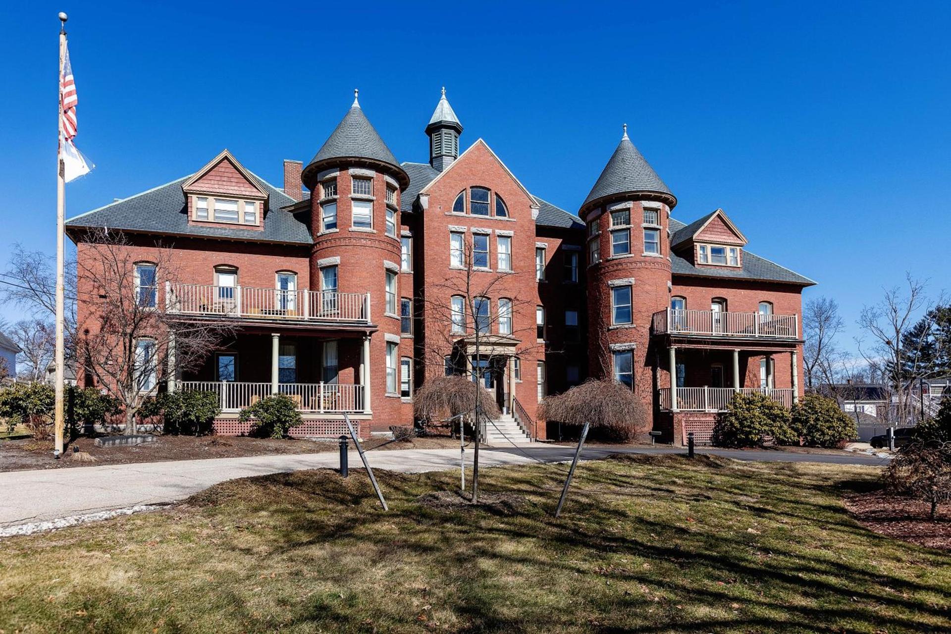 The Centennial Hotel — hotel in Concord