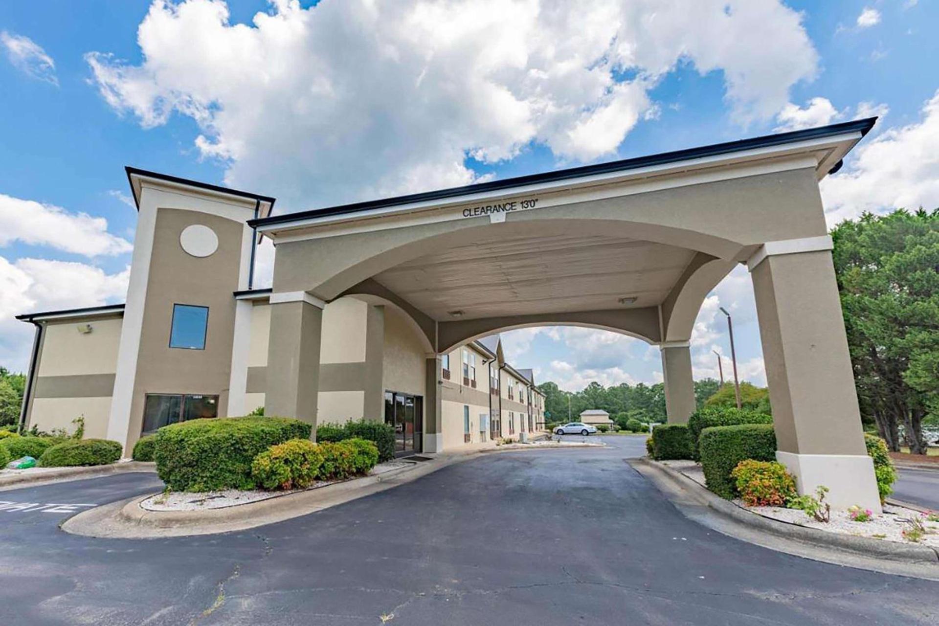 Baymont by Wyndham Creedmoor — hotel in Creedmoor