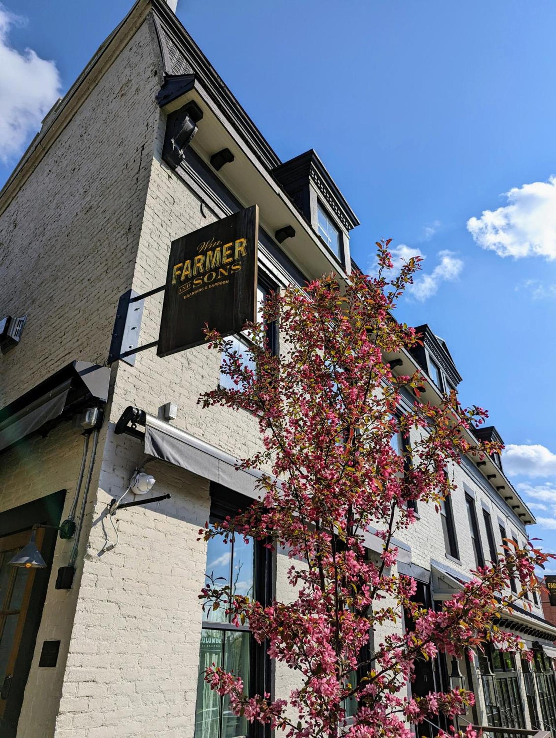 Wm. Farmer and Sons — hotel in Hudson