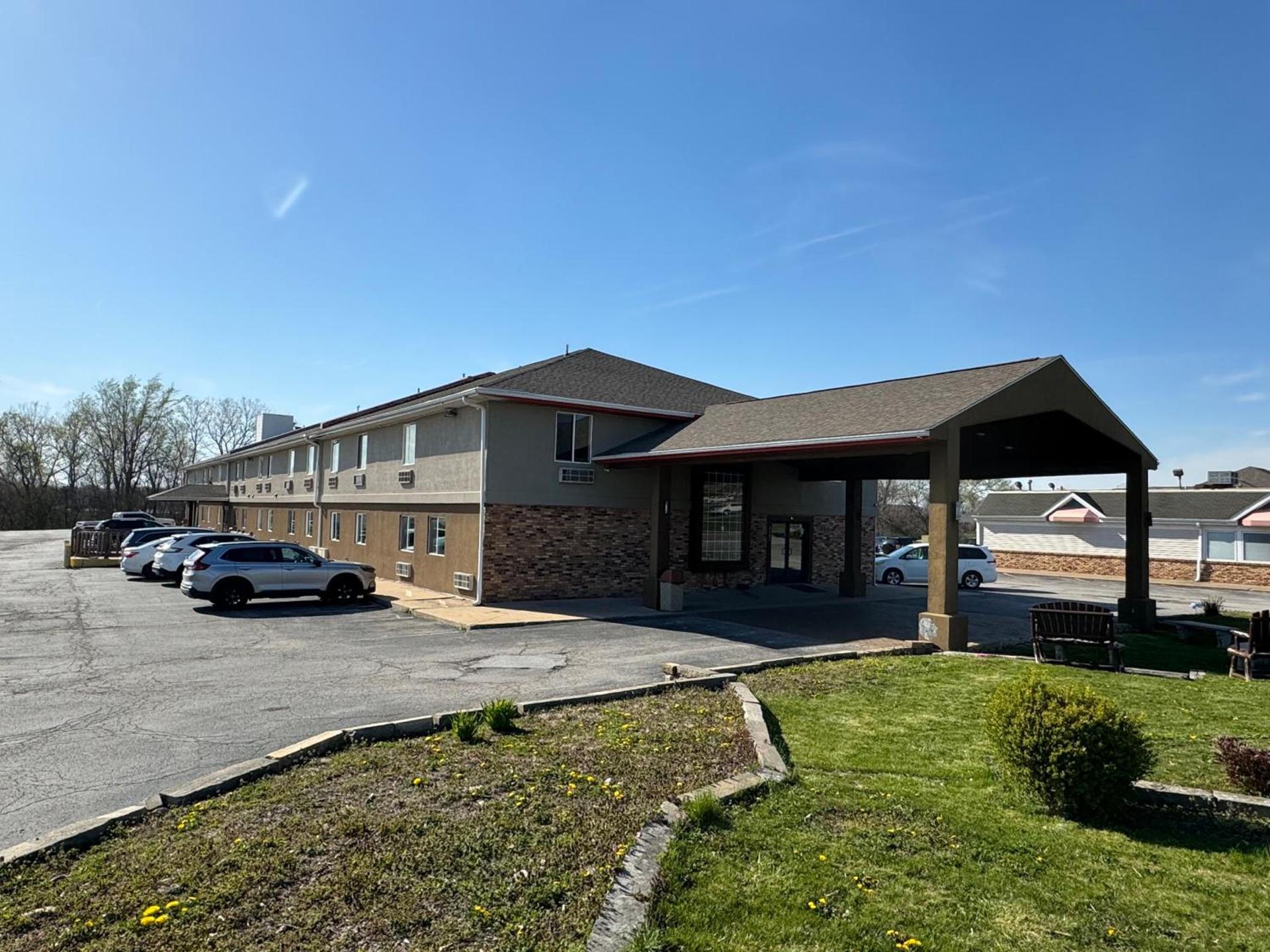 The Sage Hotel — hotel in Muscatine