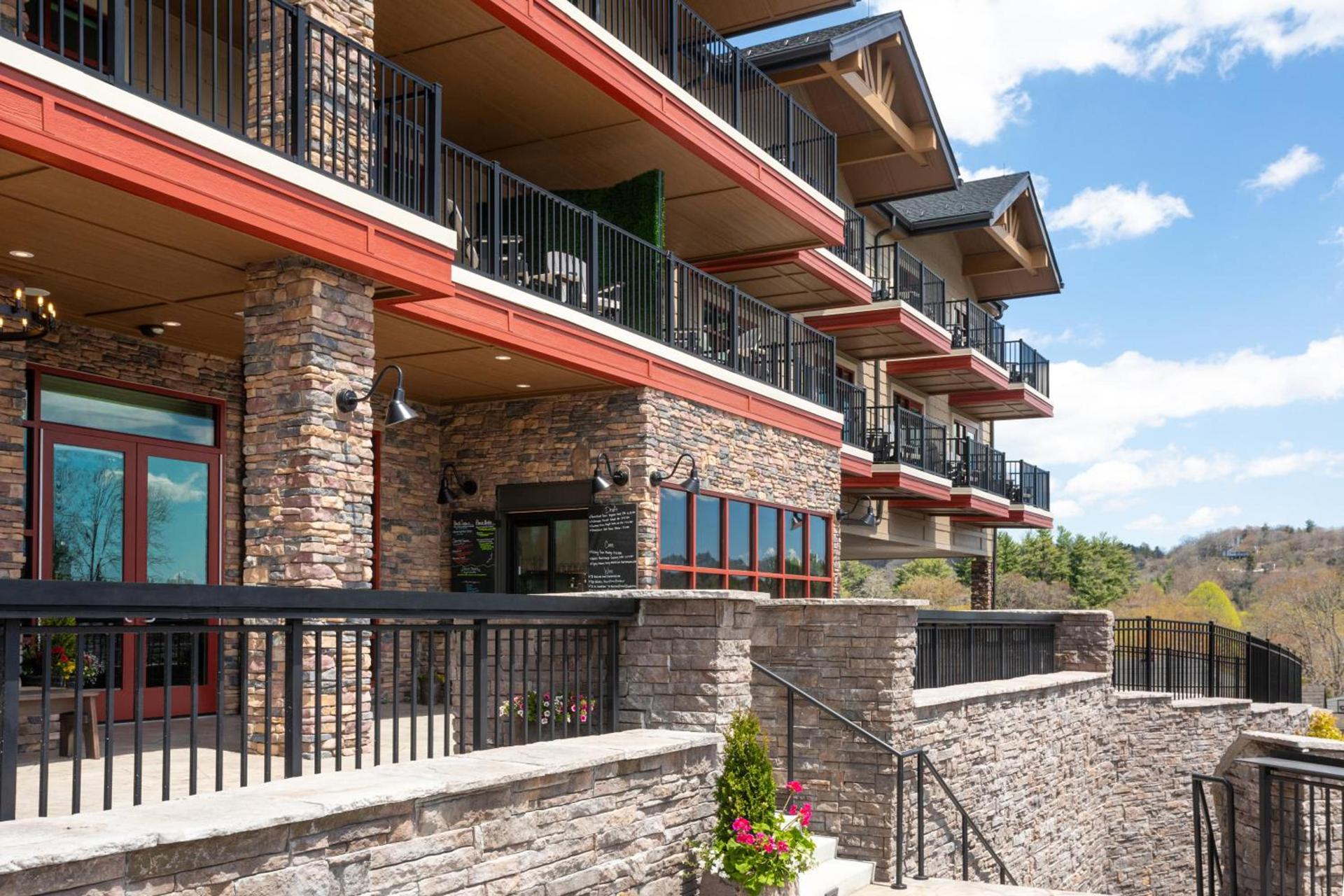 The Embers Hotel — hotel in Blowing Rock