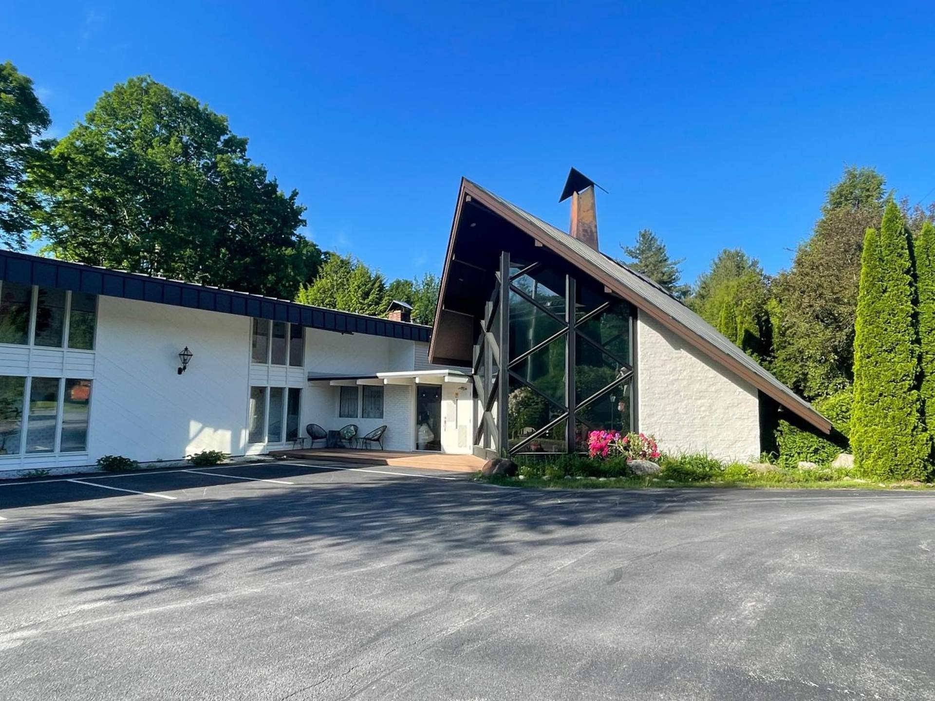 Toll Road Inn