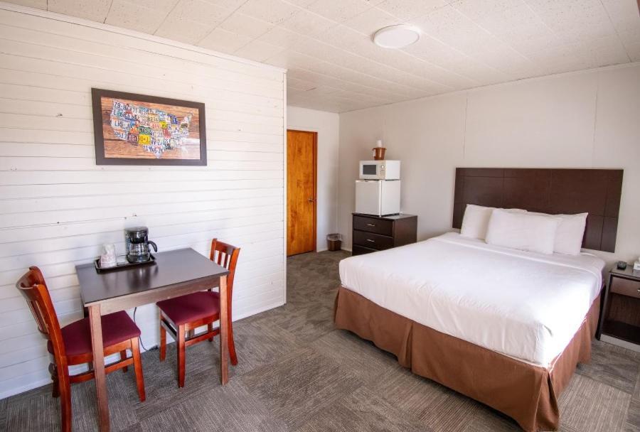 The Superior Motel — hotel in Munising