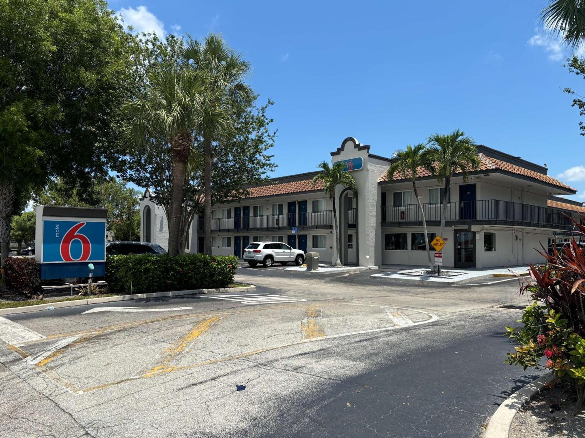 Motel 6 Riviera Beach FL — hotel in Riviera Beach