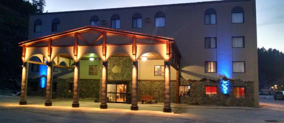 Blackstone Lodge and Suites — hotel in Lead