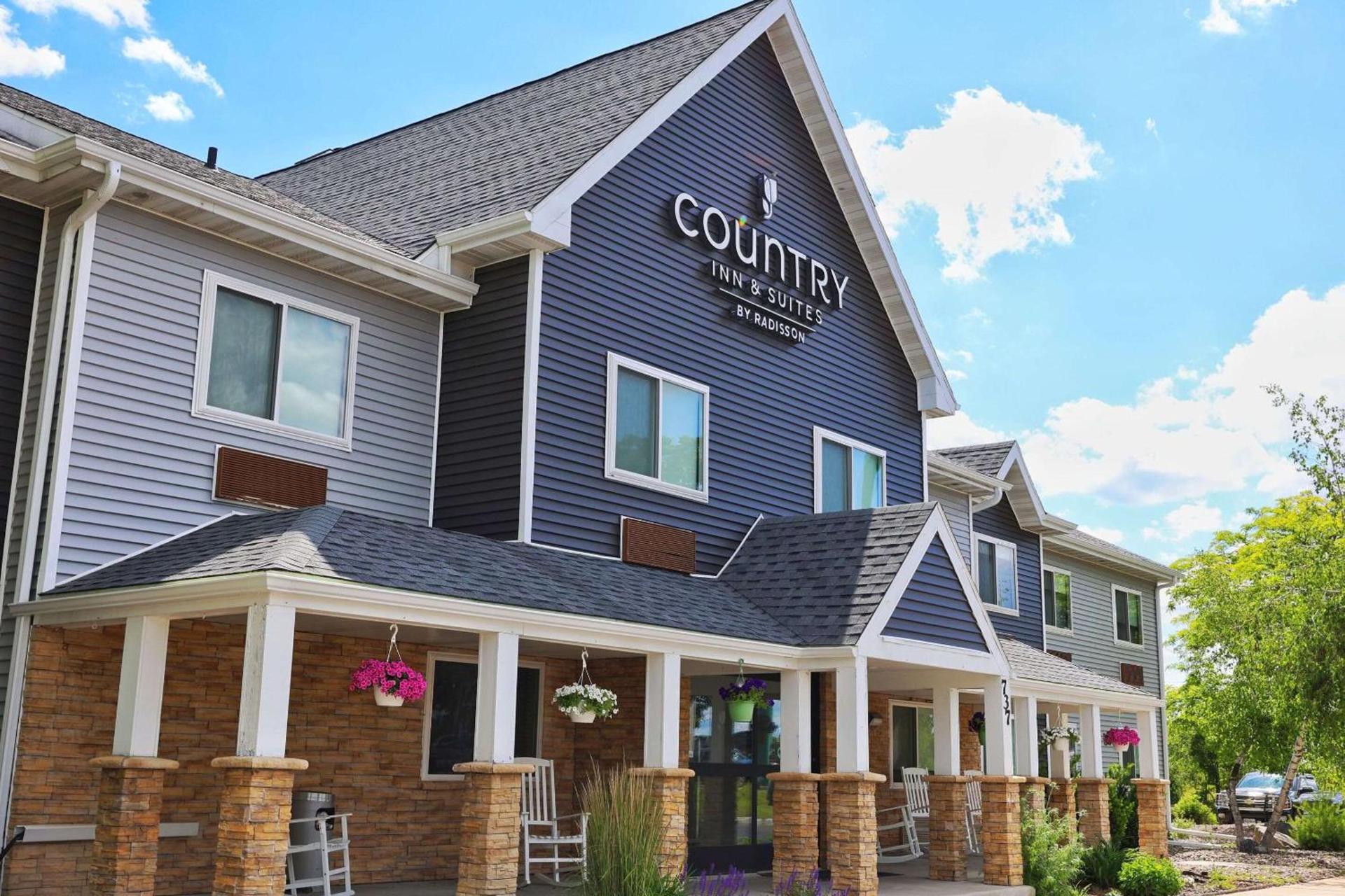 Country Inn & Suites by Radisson, Sparta, WI — hotel in Sparta