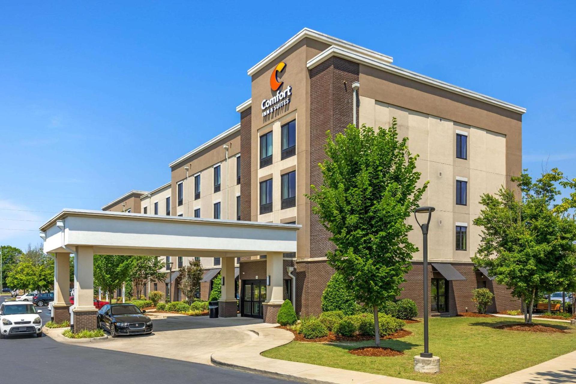Comfort Inn & Suites At CrossPlex Village — hotel in Birmingham