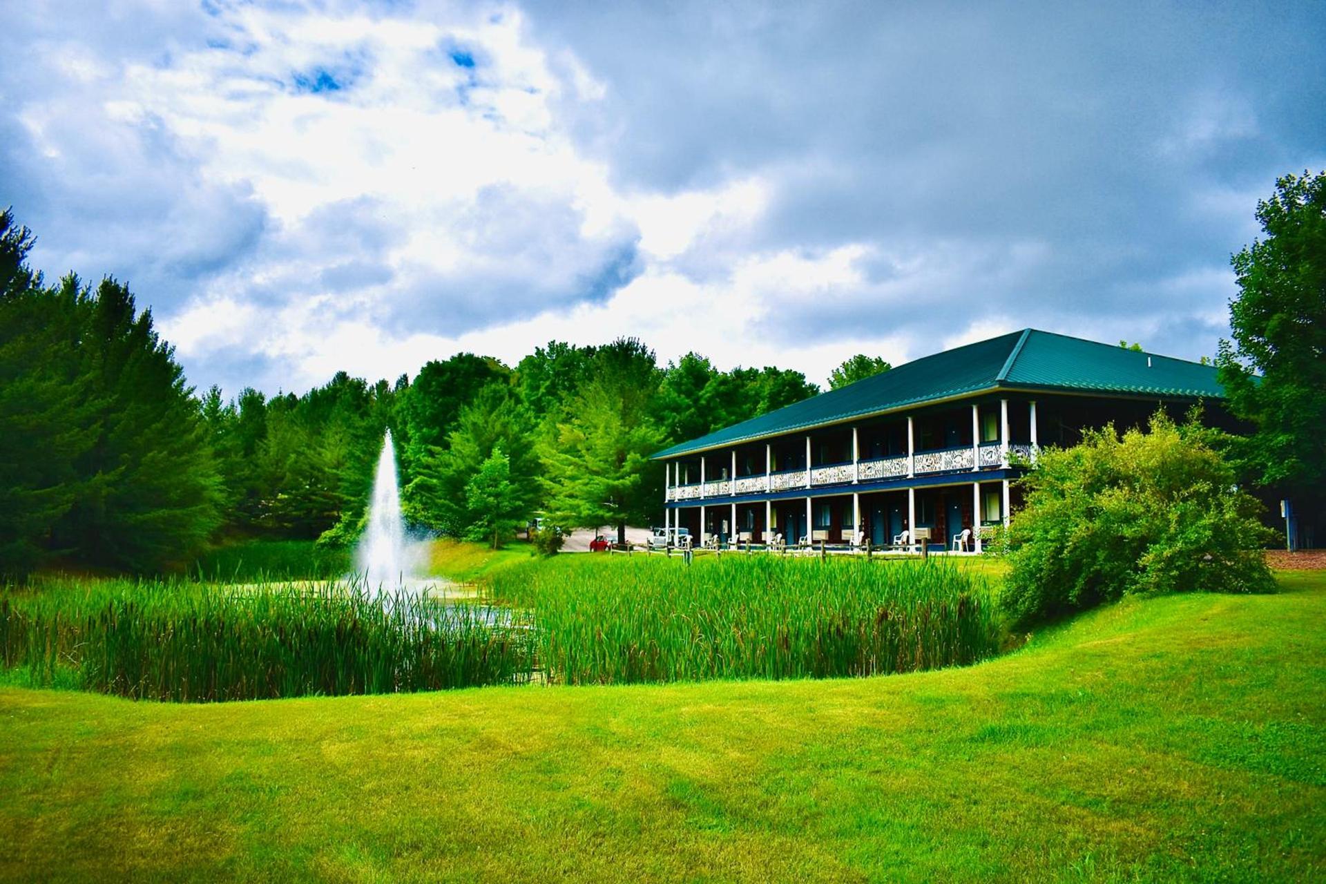 4 Season Fun at Legend Cottage Inn — hotel in Bellaire