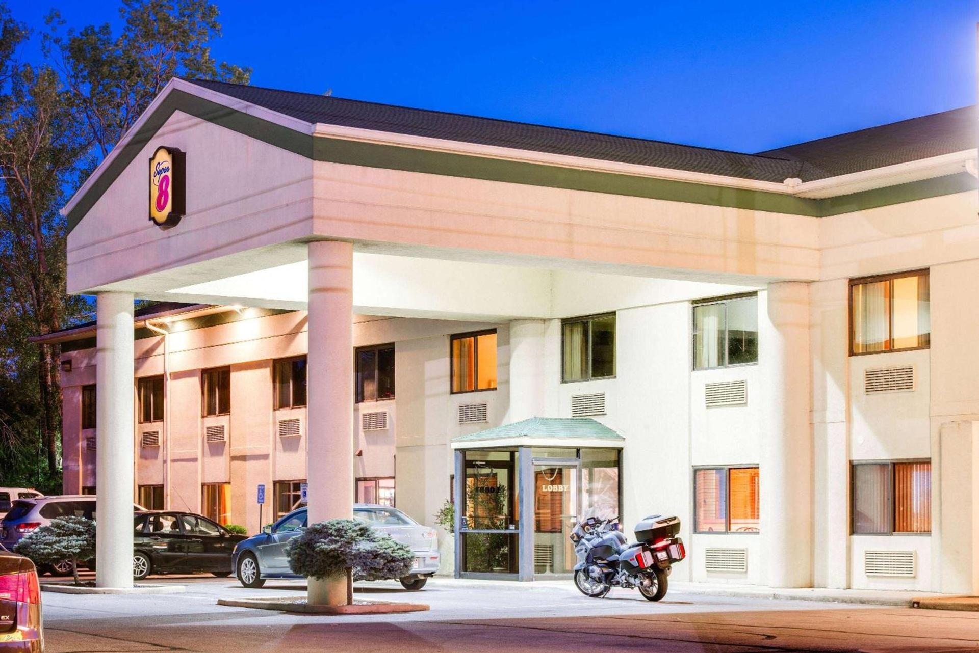 Super 8 by Wyndham Port Clinton — hotel in Port Clinton