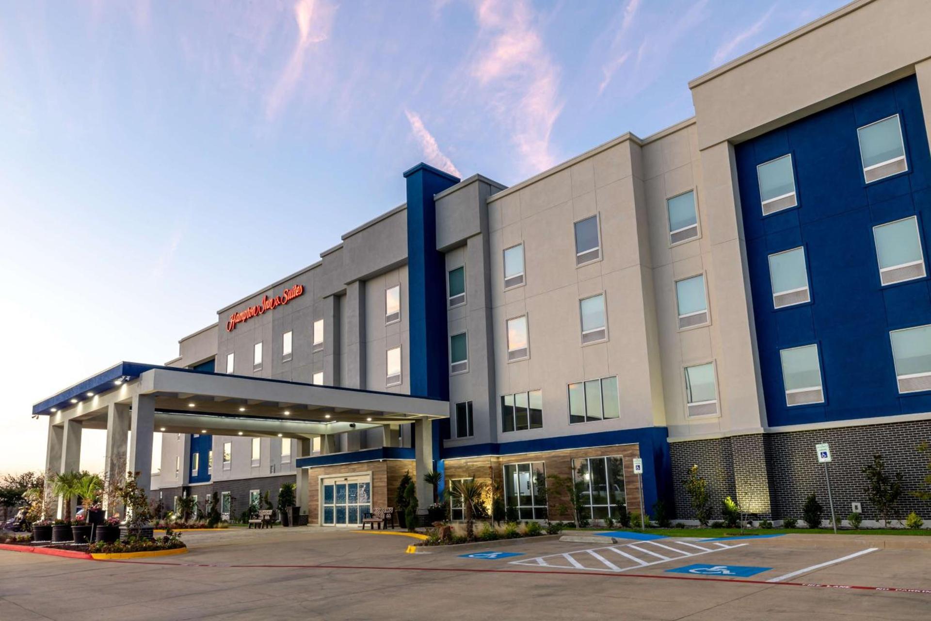 Hampton Inn & Suites Cleburne — hotel in Cleburne