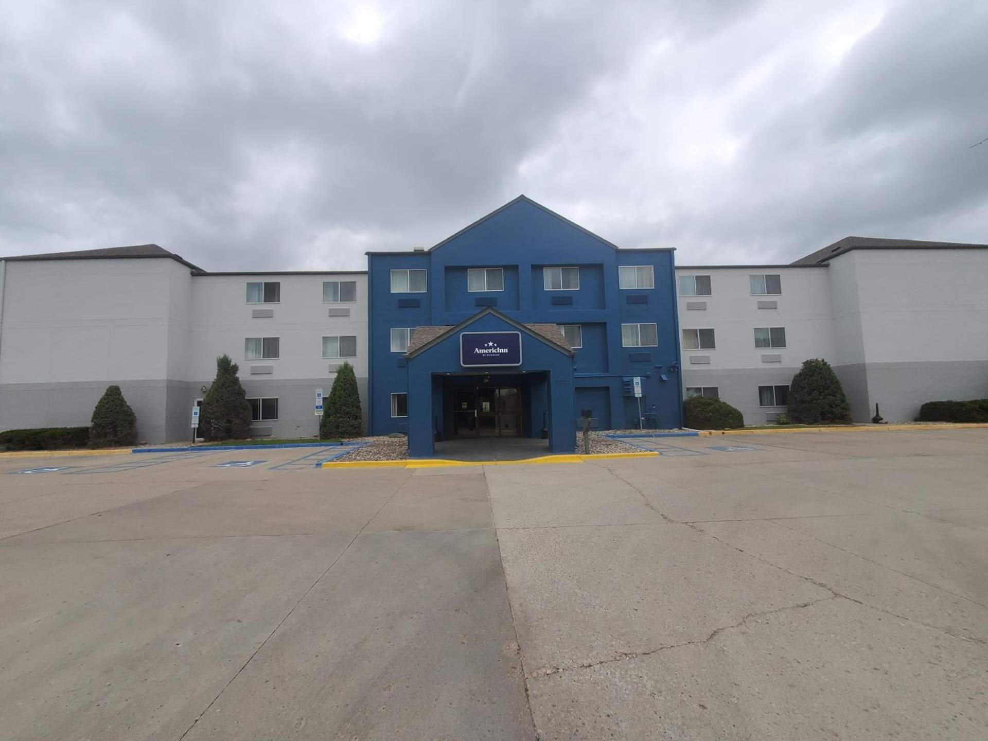 AmericInn by Wyndham Minot