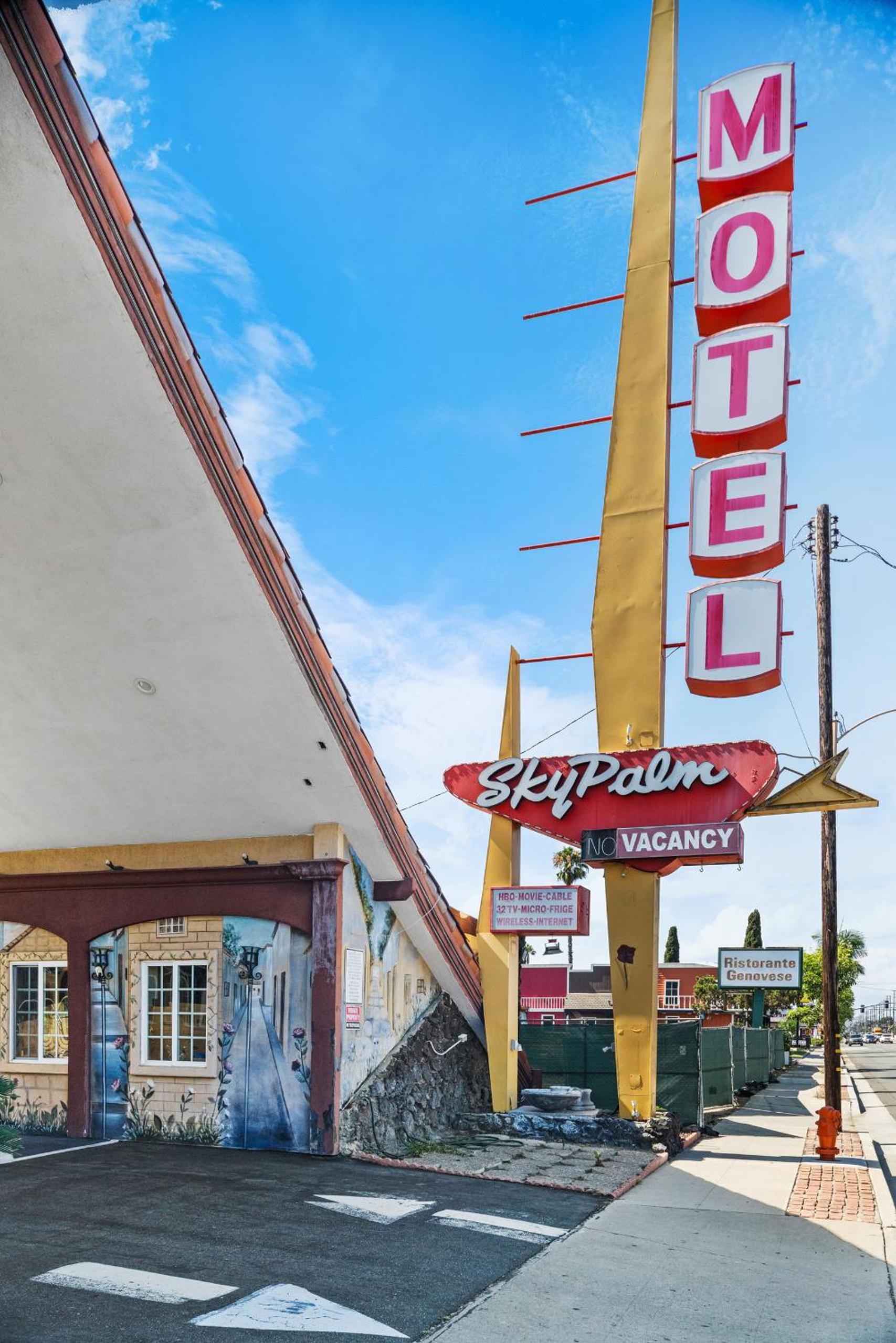 Sky Palm Motel - Orange — hotel in Orange