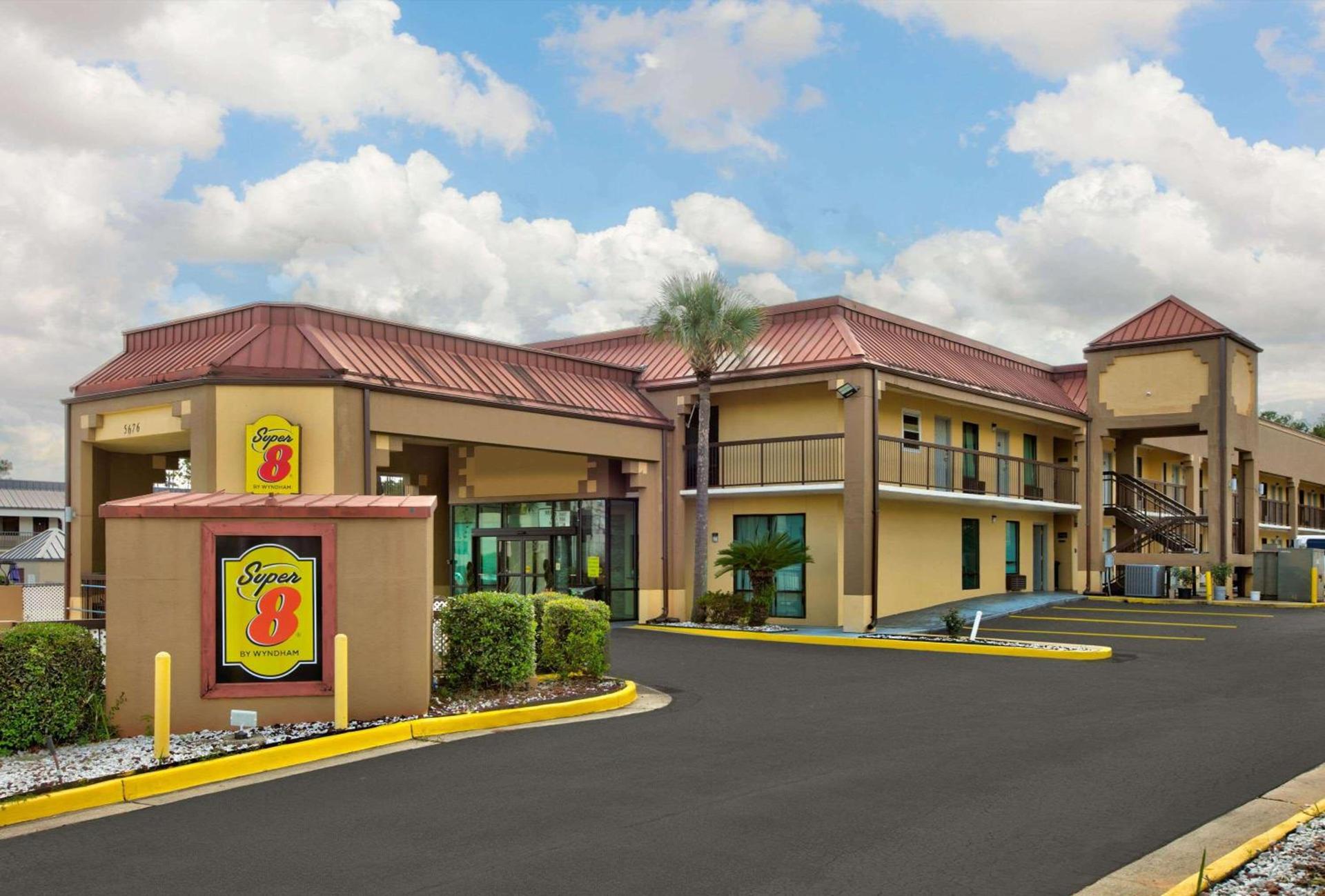 Super 8 by Wyndham Mobile/Tillmans Corner — hotel in Tillmans Corner