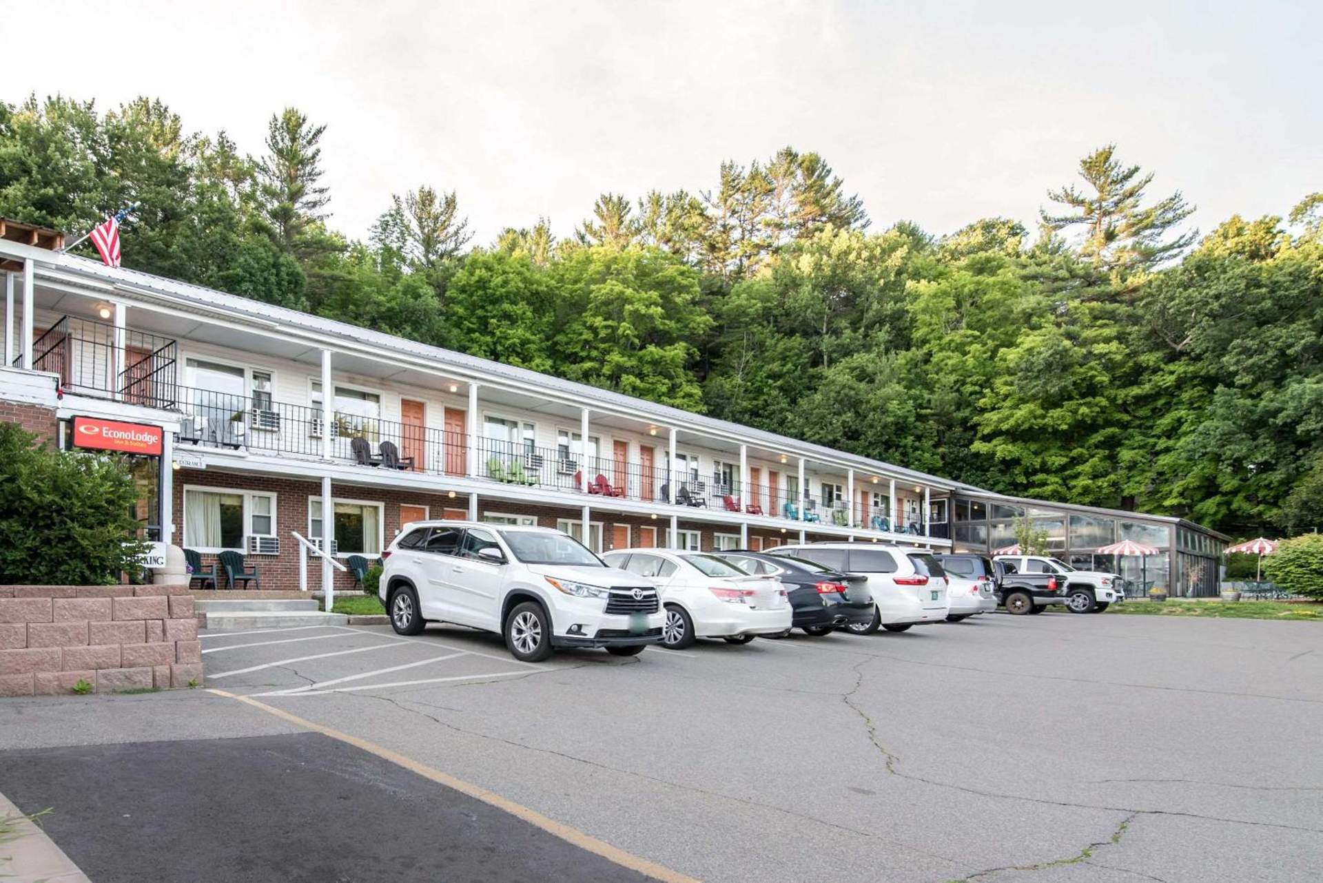 TiltonLodge Inn & Suites