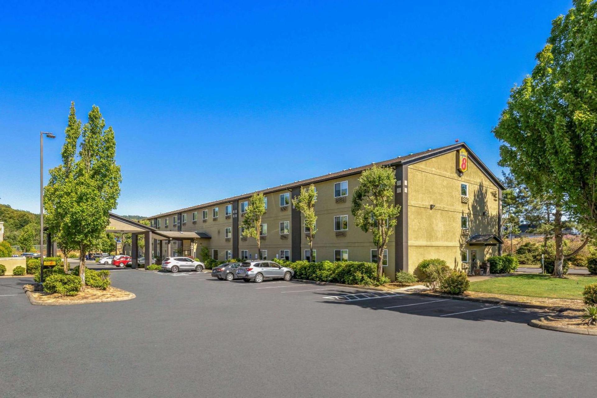 Super 8 by Wyndham Roseburg — hotel in Roseburg