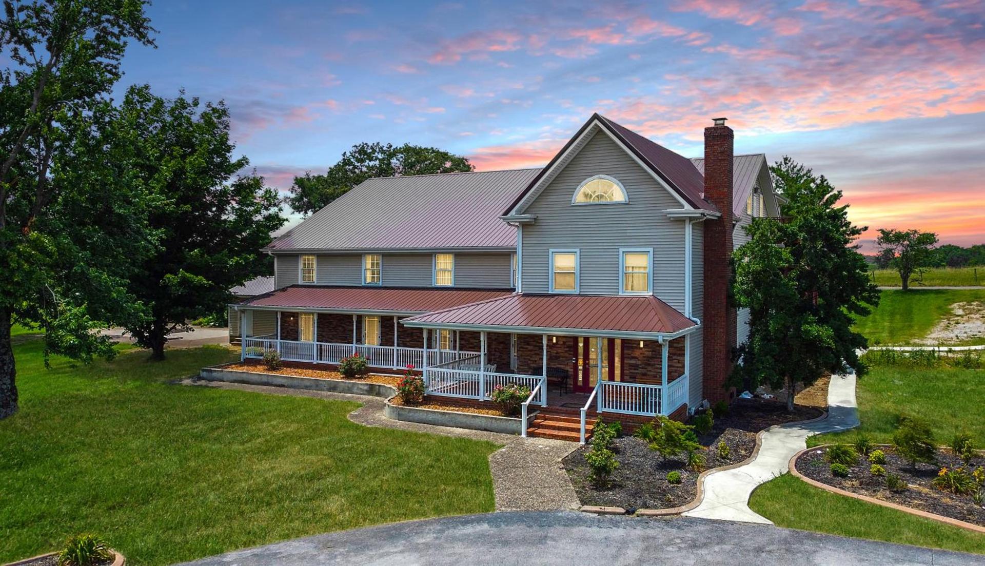 Four Seasons Country Inn — hotel in Glasgow