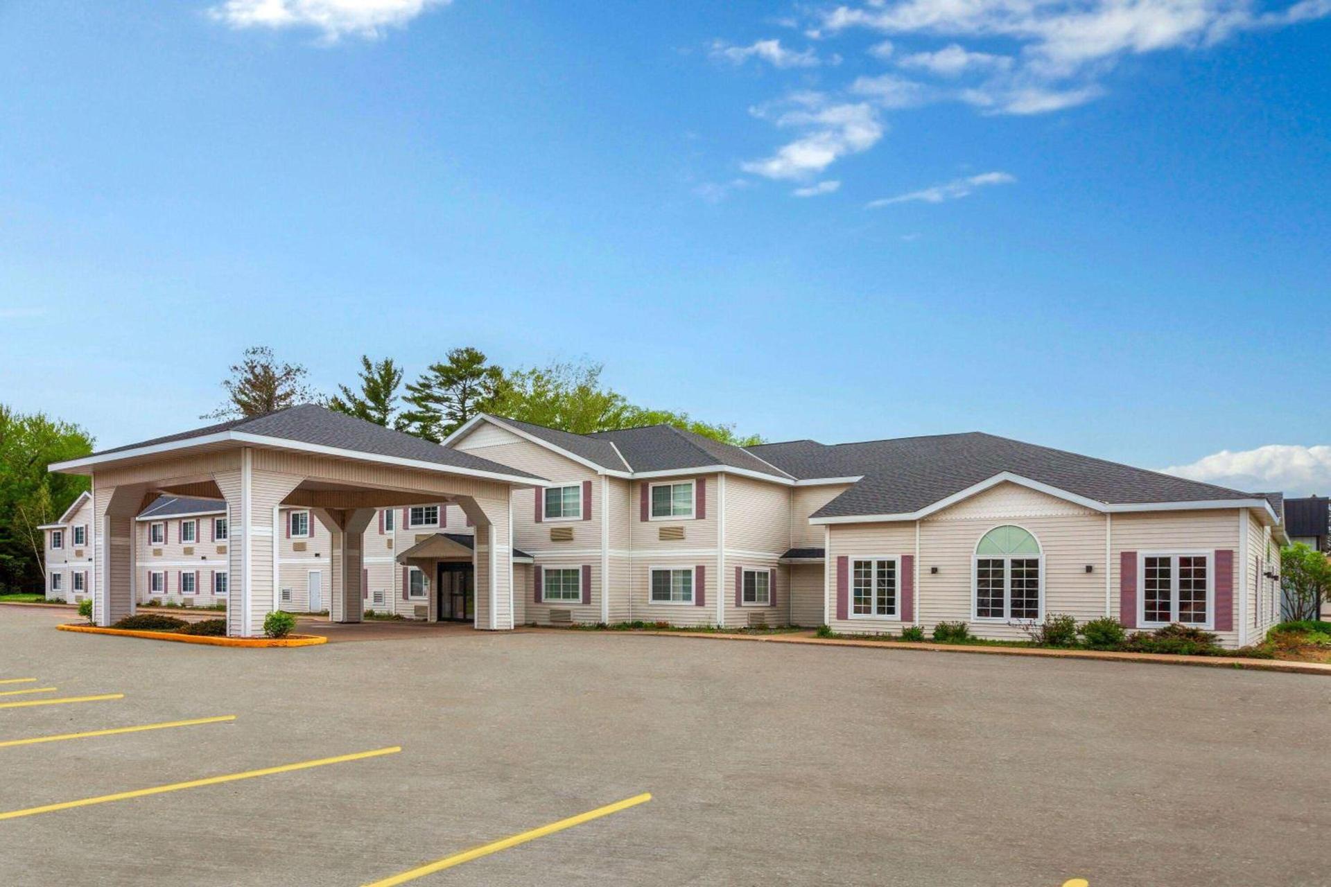 AmericInn by Wyndham Eagle River Downtown — hotel in Eagle River