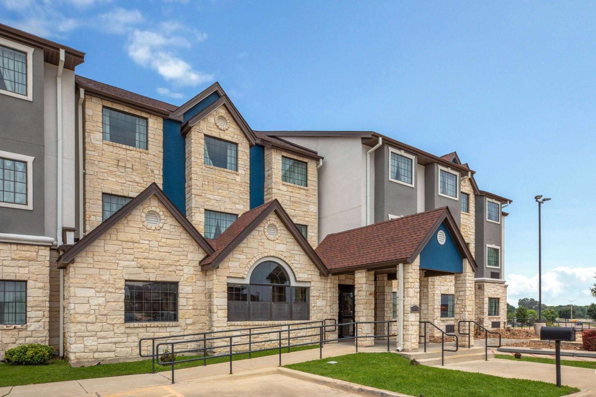 Microtel Inn & Suites by Wyndham Buda Austin South — hotel in Buda