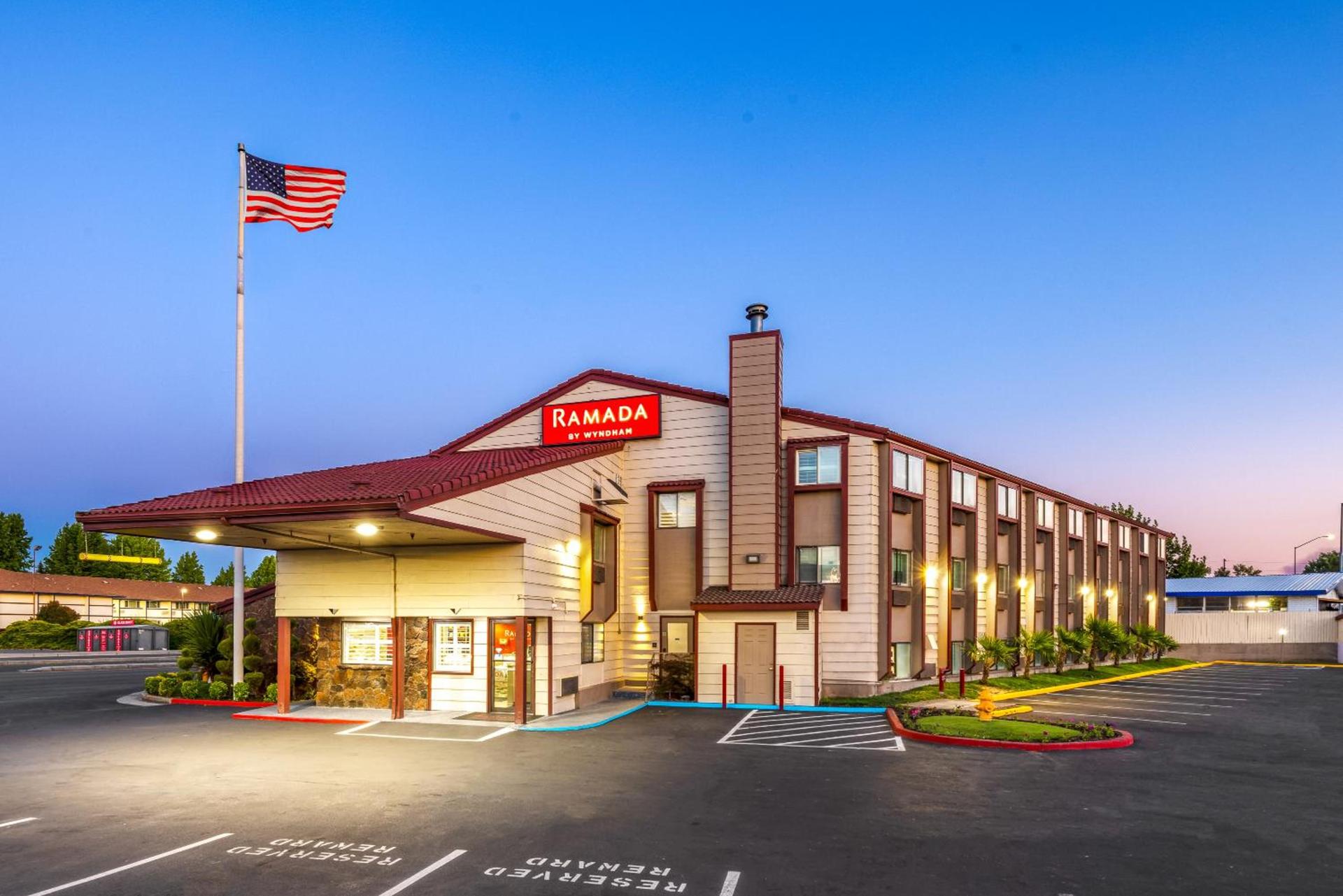 Ramada by Wyndham Medford Airport North — hotel in Medford