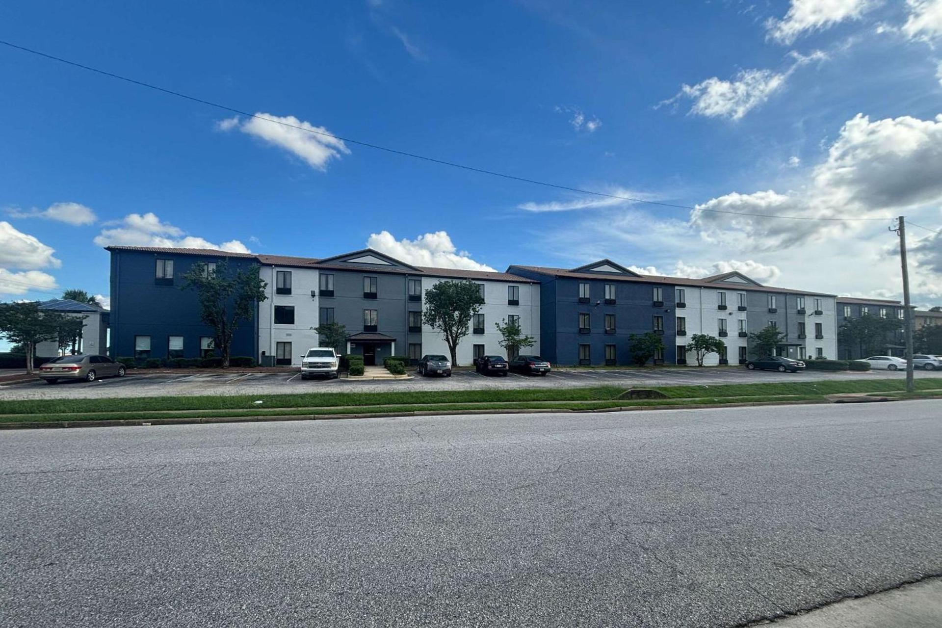 Quality Inn & Suites at Airport Blvd I-65 — hotel in Mobile